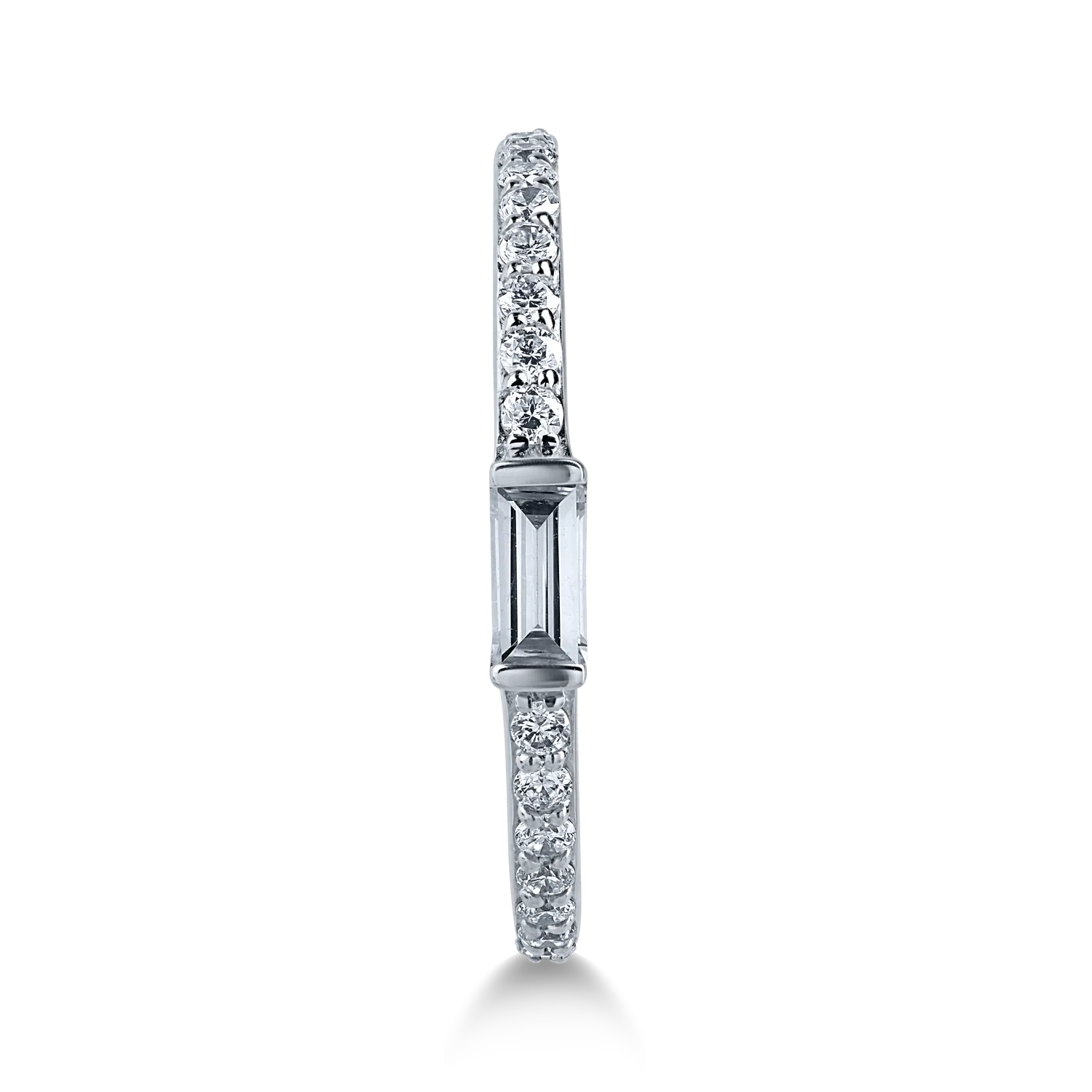 White gold ring with 0.08ct diamond and 0.21ct diamonds