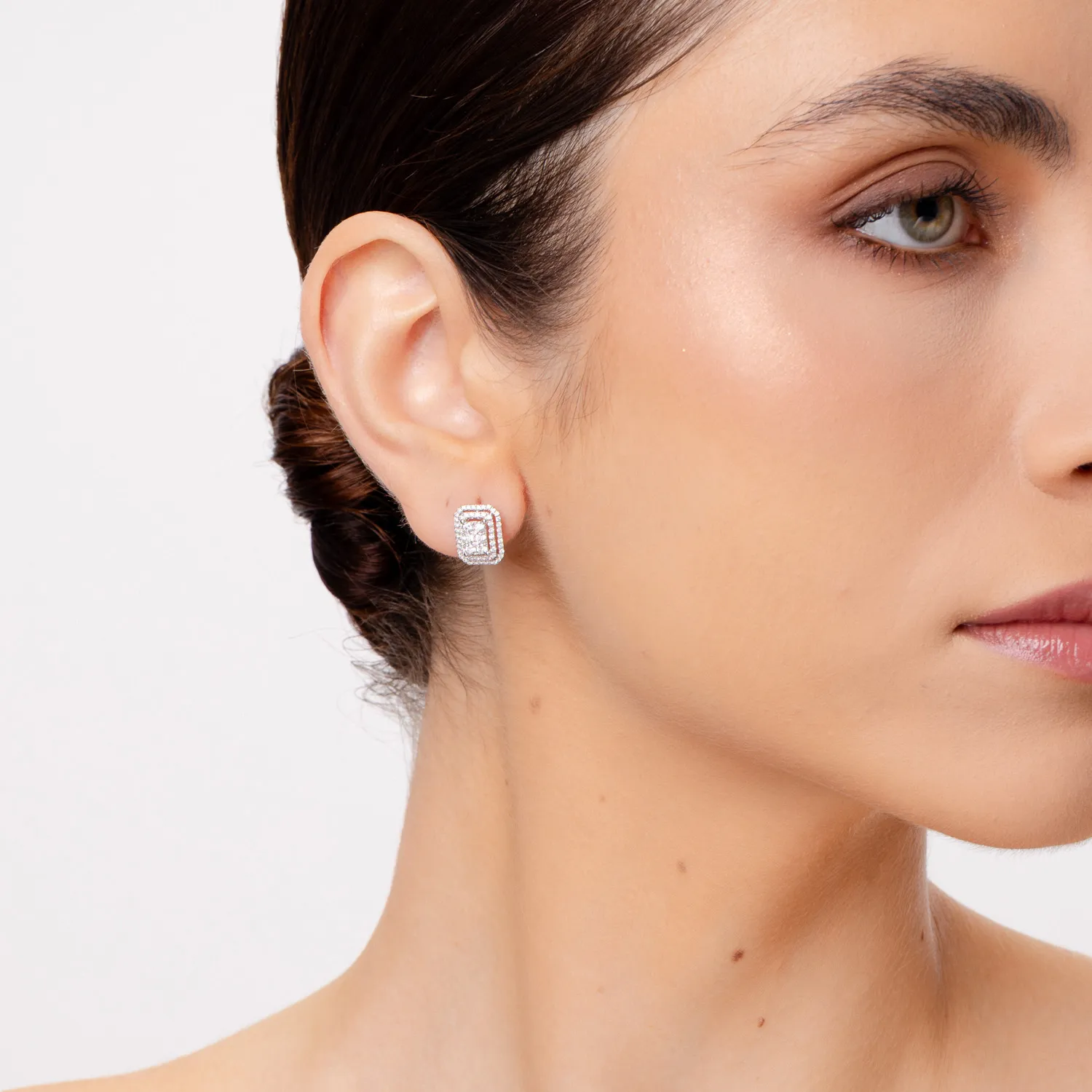 White gold earrings with 0.8ct diamonds
