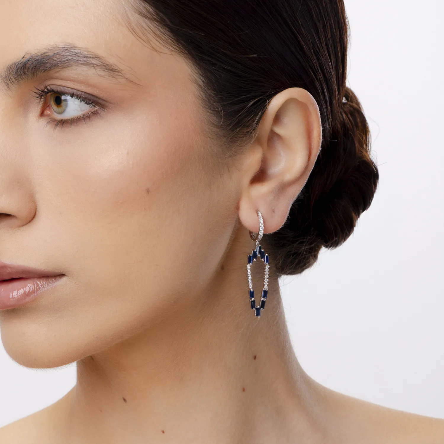Fehérarany fülbevaló 3.4ct zafírral és 0.66ct gyémánttal