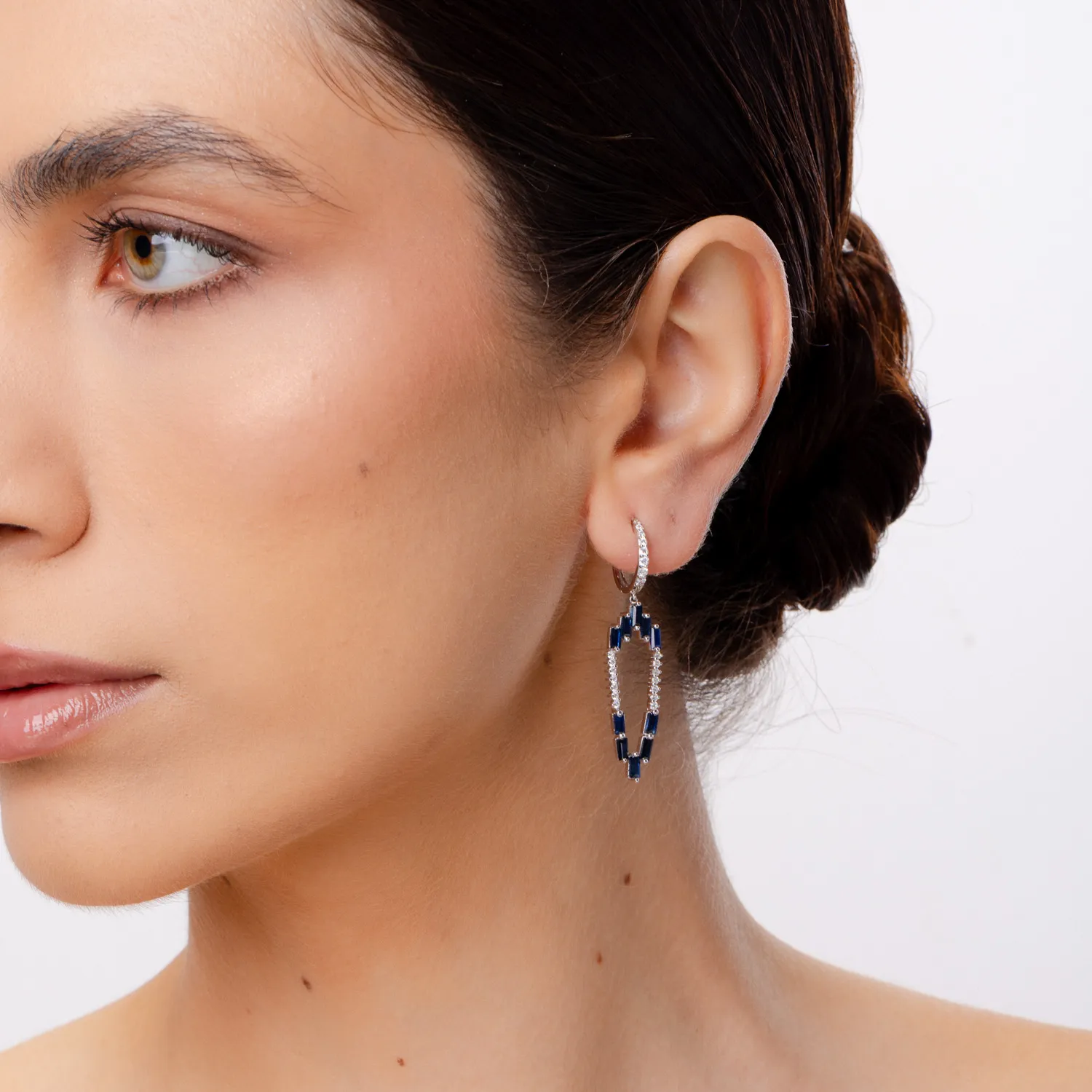 Fehérarany fülbevaló 3.4ct zafírral és 0.66ct gyémánttal