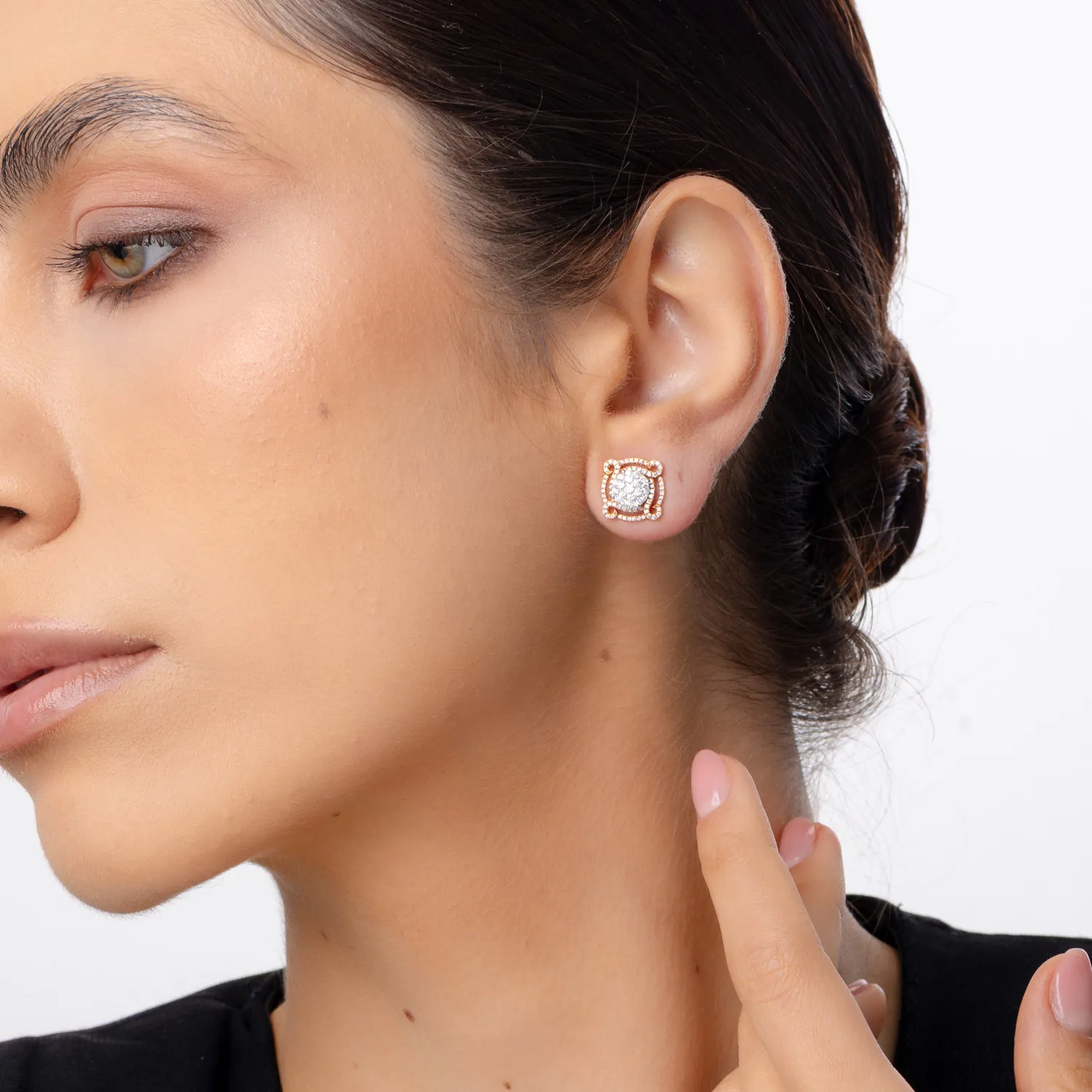 Kolczyki z białego różowego złota z diamentami o masie 0.83ct