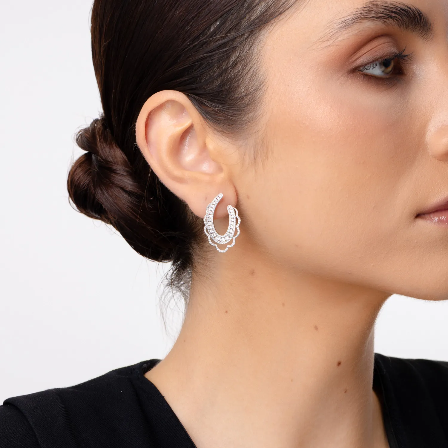 White gold earrings with 2.49ct diamonds