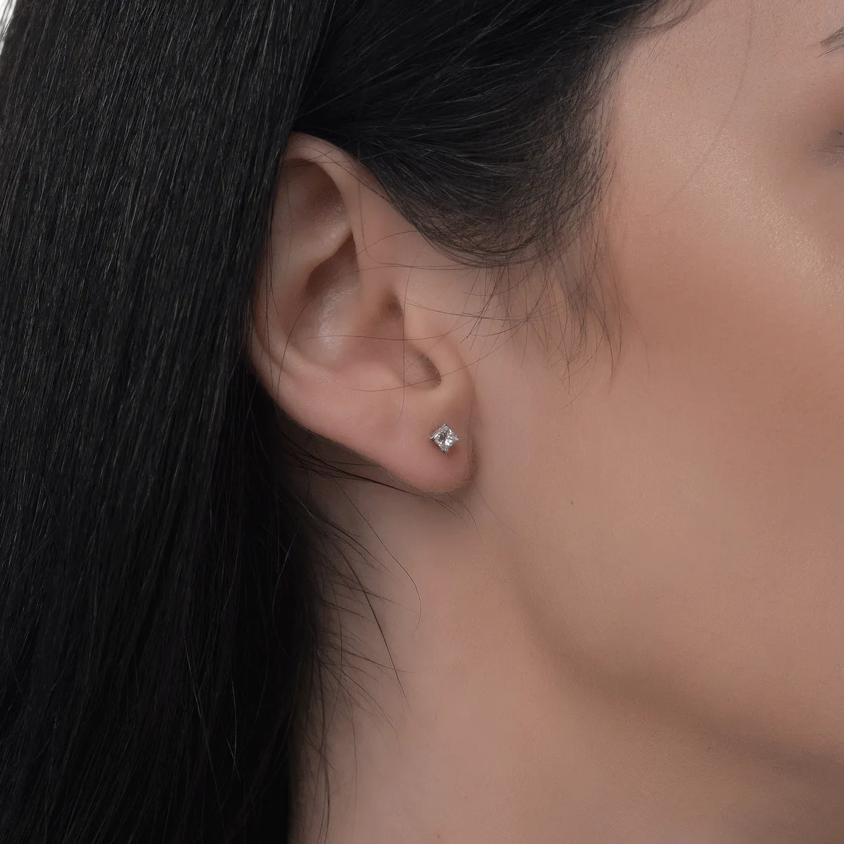 Kolczyki z białego złota z diamentami o masie 0.31ct