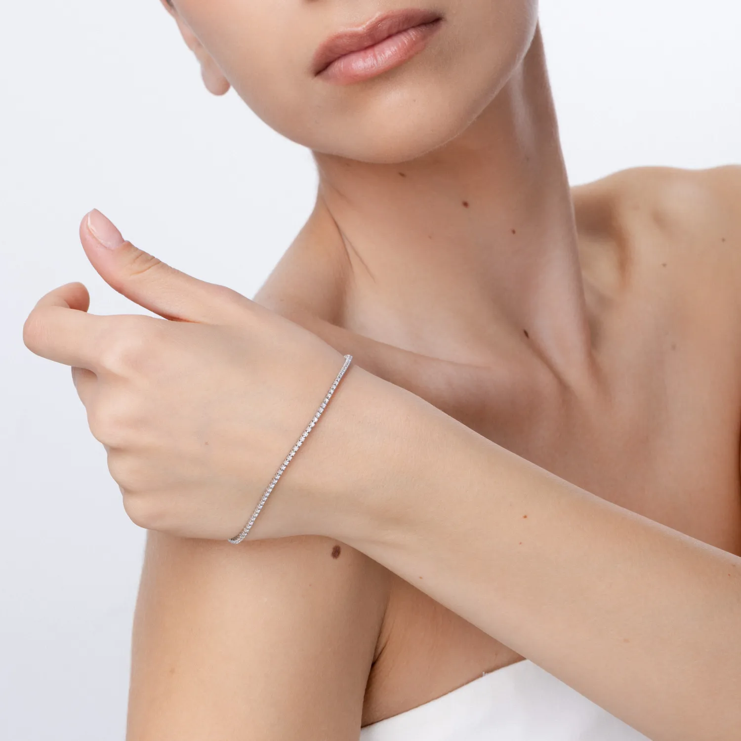 Bransoletka tenisowa z białego złota z diamentami o masie 0.5ct