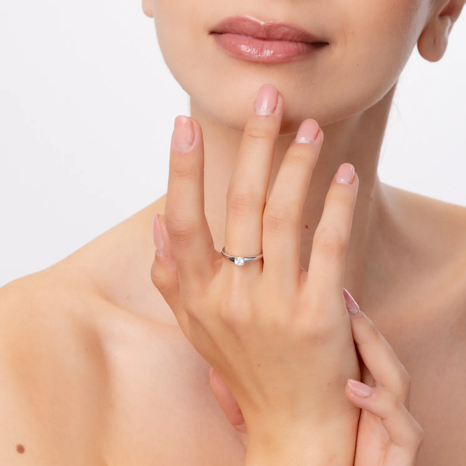 Pierścionek zaręczynowy z białego złota z diamentem typu pasjans o masie 0.2ct