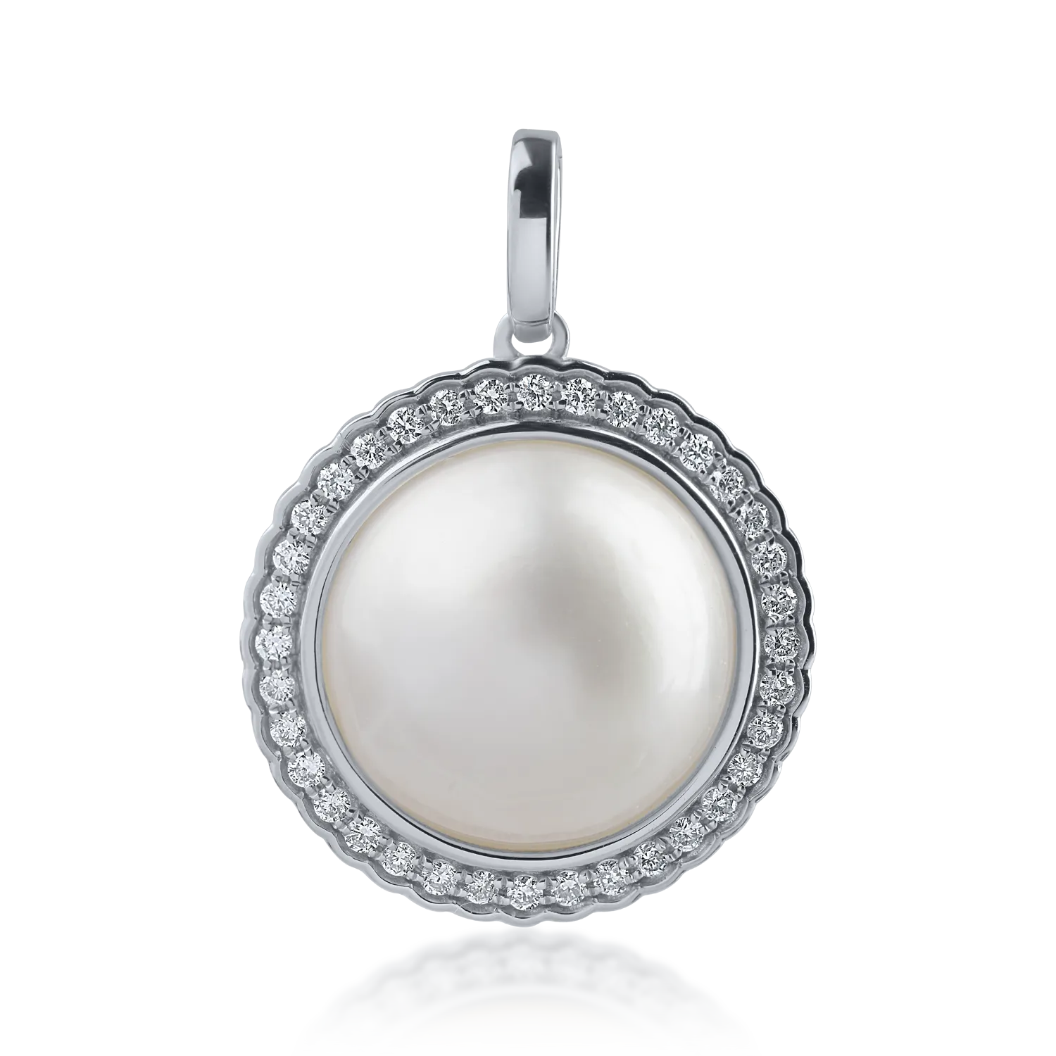 White gold pendant with 4.136ct fresh water pearl and 0.182ct diamonds