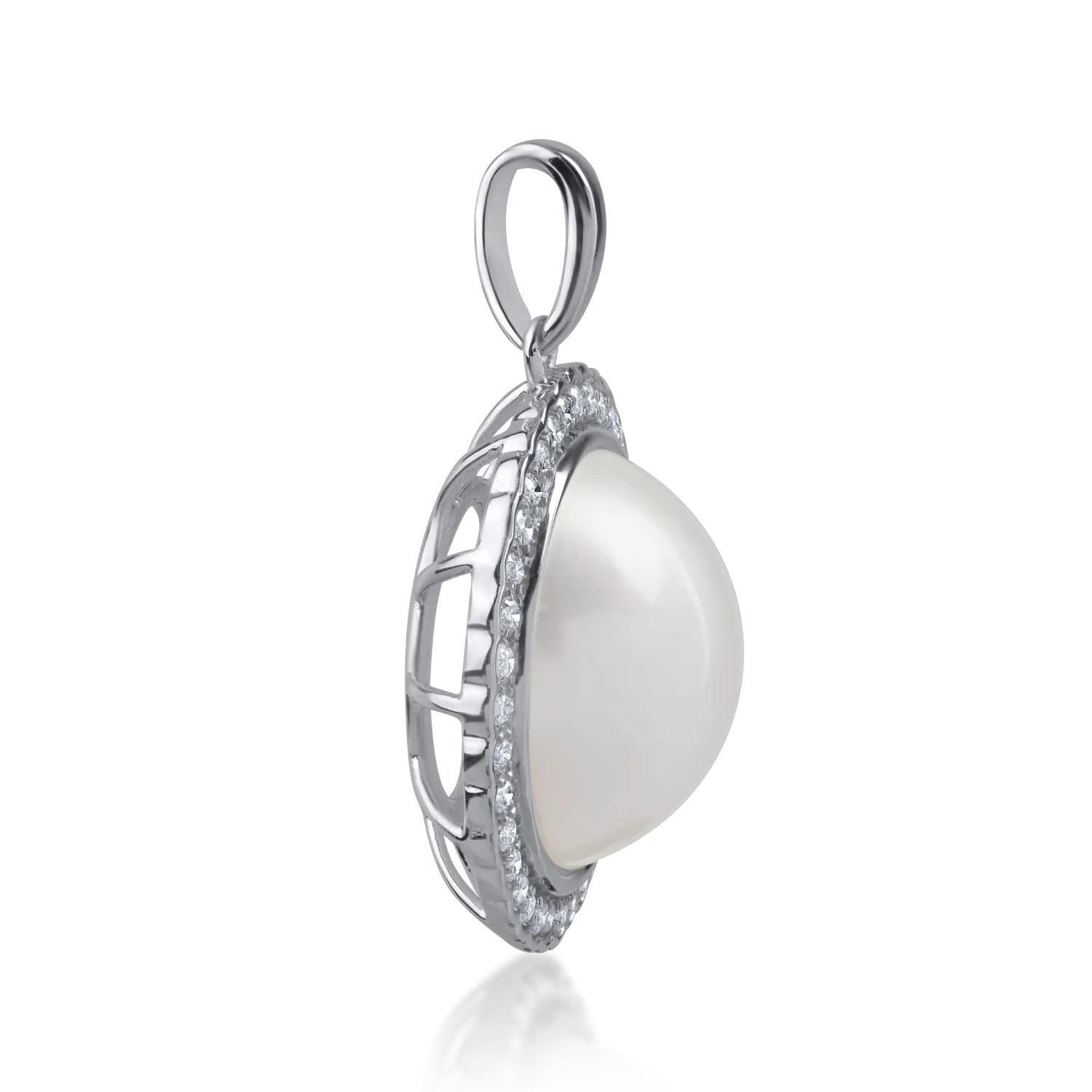 White gold pendant with 4.136ct fresh water pearl and 0.182ct diamonds