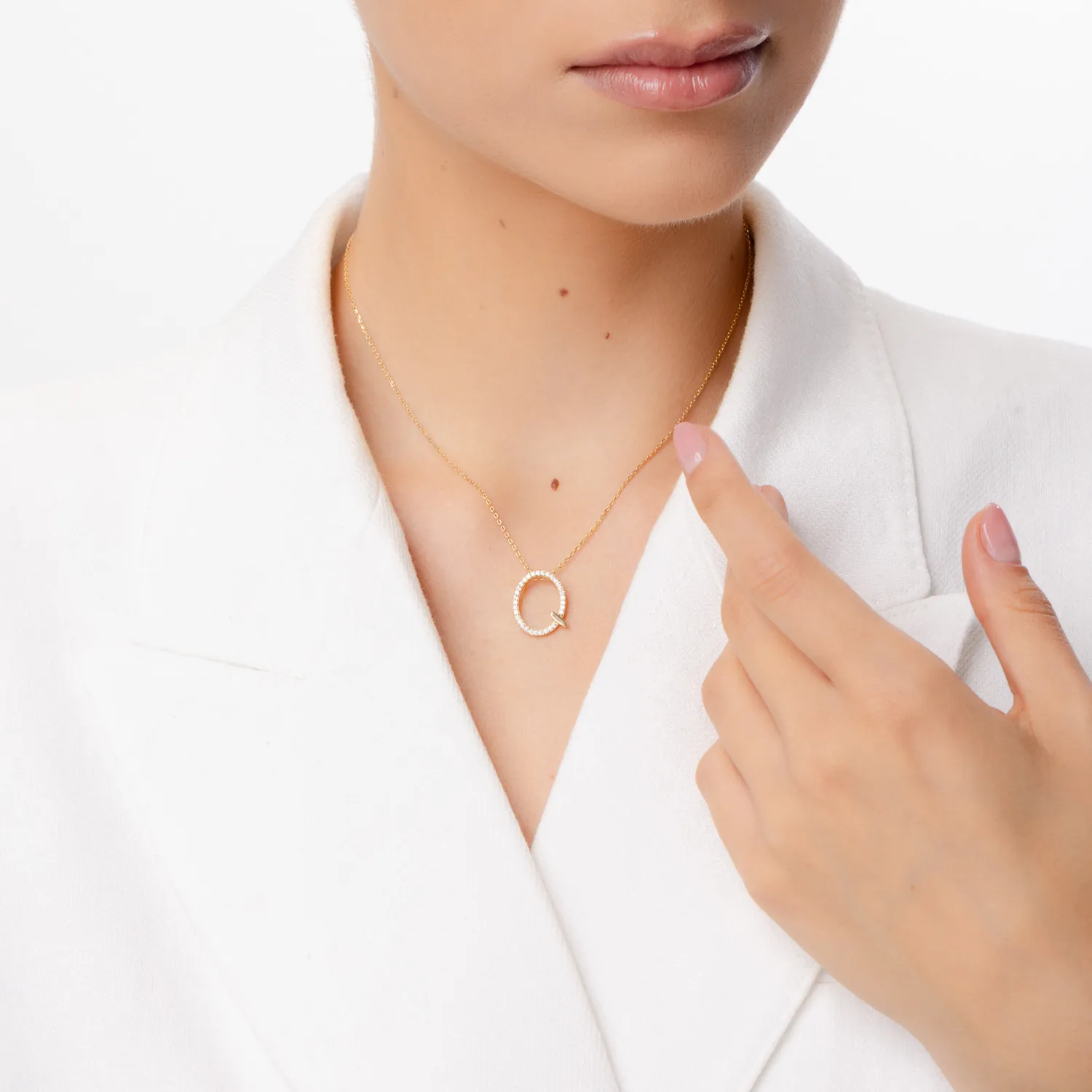 Yellow gold pendant necklace