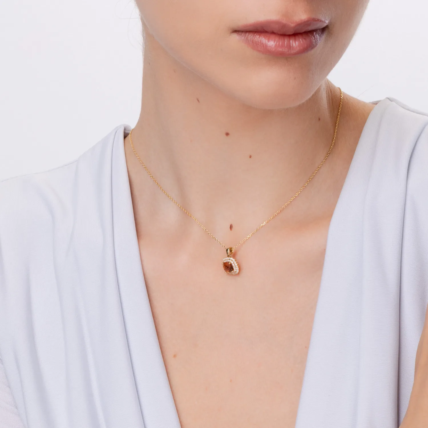 Yellow gold pendant