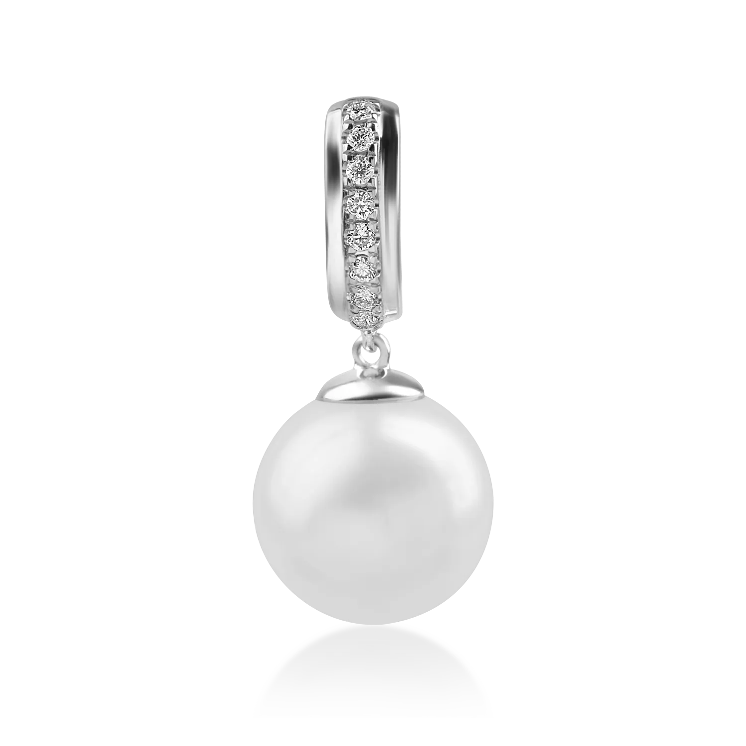 White gold pendant with 7.42ct fresh water pearl and 0.06ct diamonds