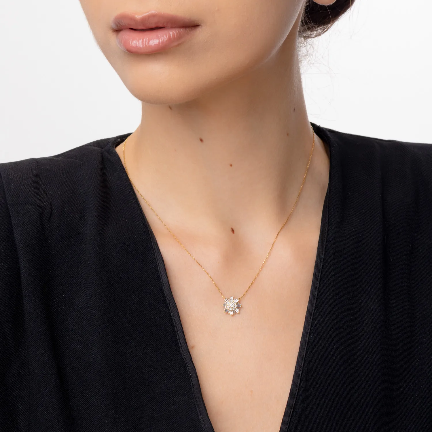 Naszyjnik z żółtego złota z diamentami o masie 0.56ct
