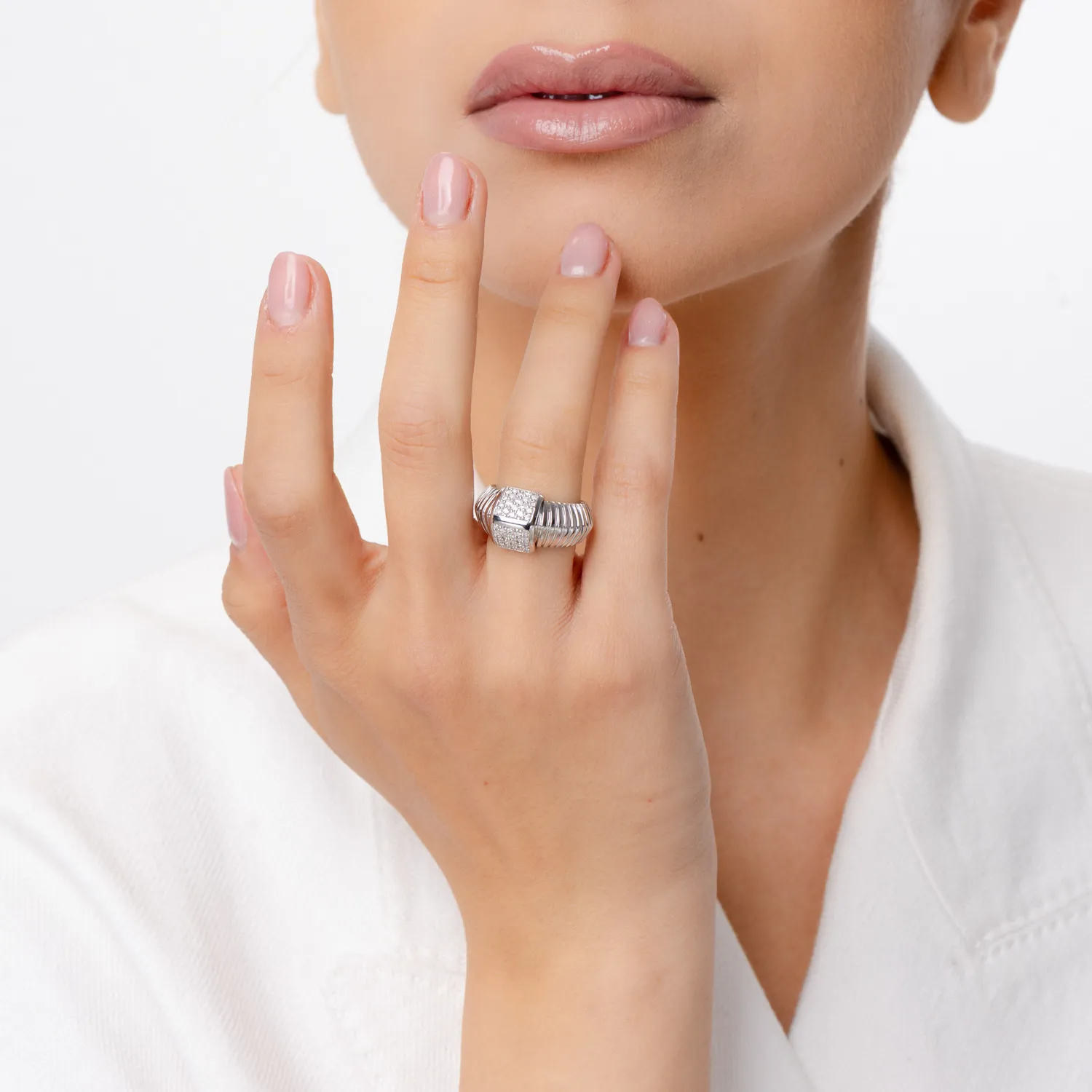 White gold ring with 0.44ct diamonds