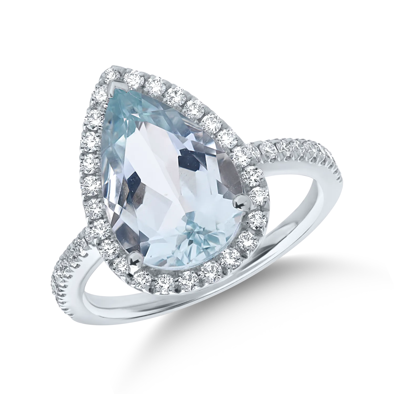 White gold ring with 3.4ct aquamarine and 0.4ct diamonds