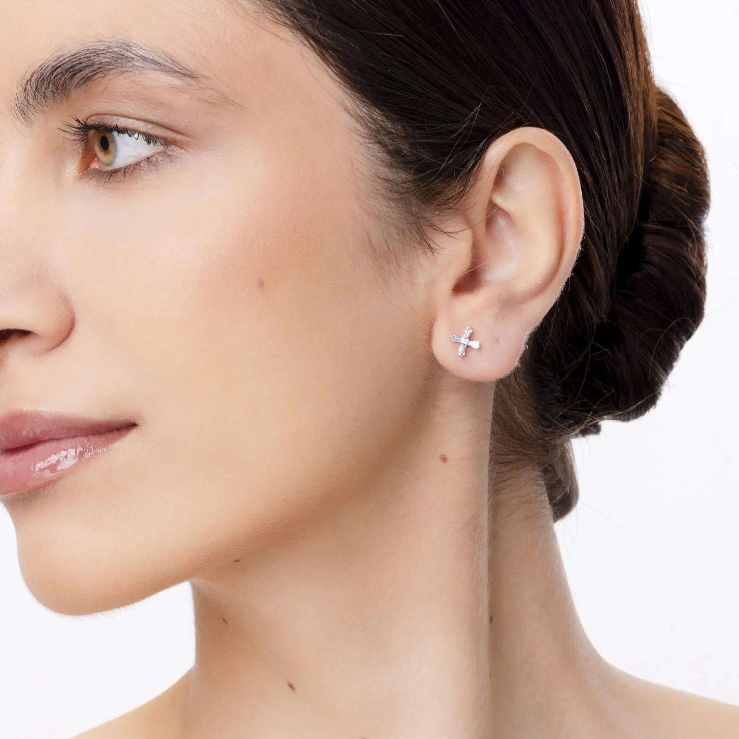 Fehérarany fülbevaló 0.26ct gyémántokkal