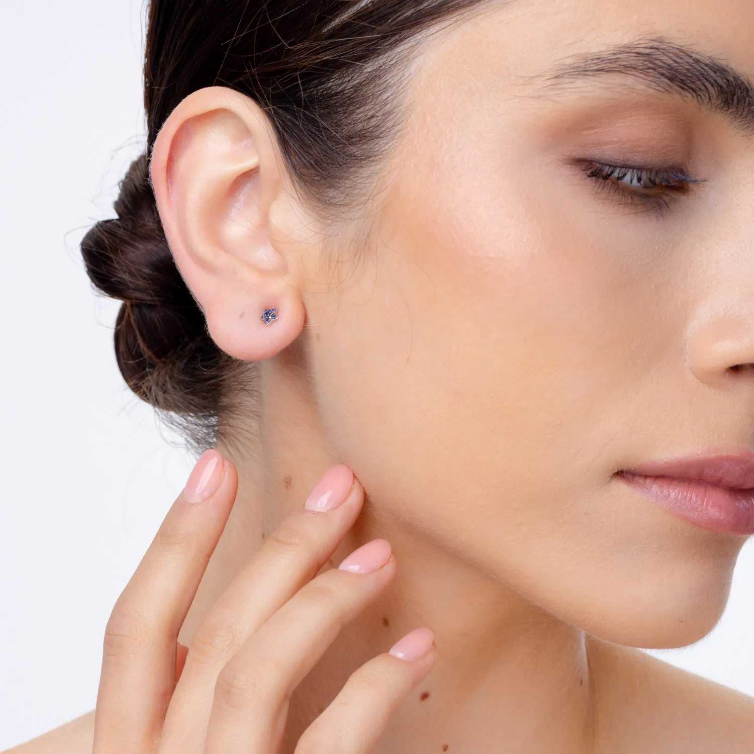 Cercei stelute din aur alb cu safire de 0.08ct