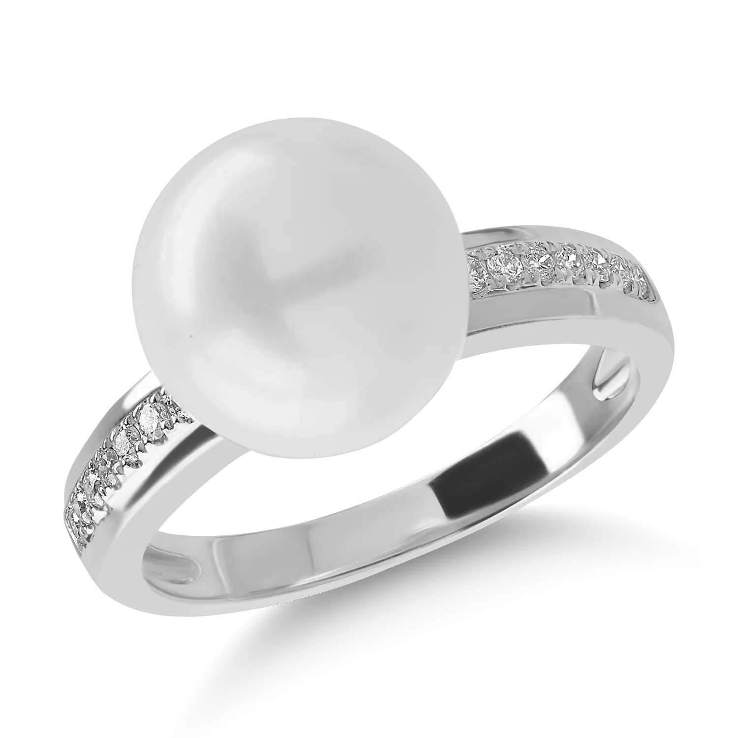 White gold ring with 7.5ct fresh water pearl and 0.11ct diamonds