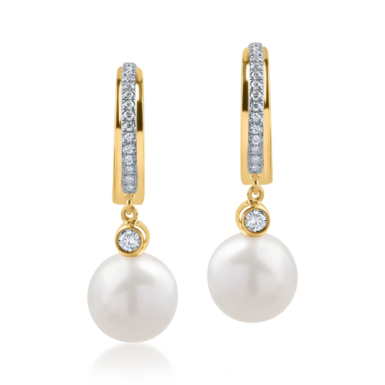 Yellow gold earrings with 9.35ct fresh water pearls and 0.21ct diamonds