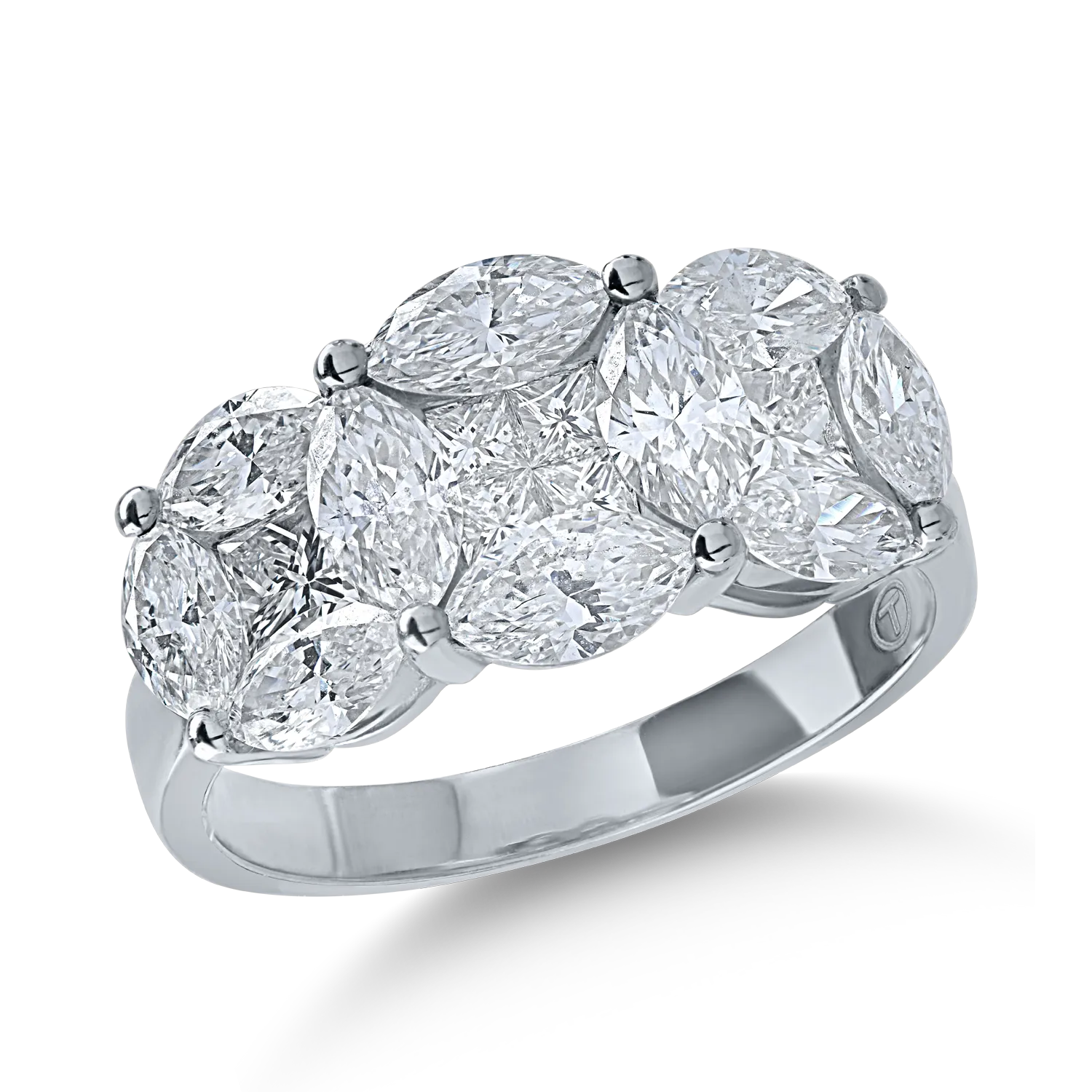 White gold ring with 2.13ct diamonds