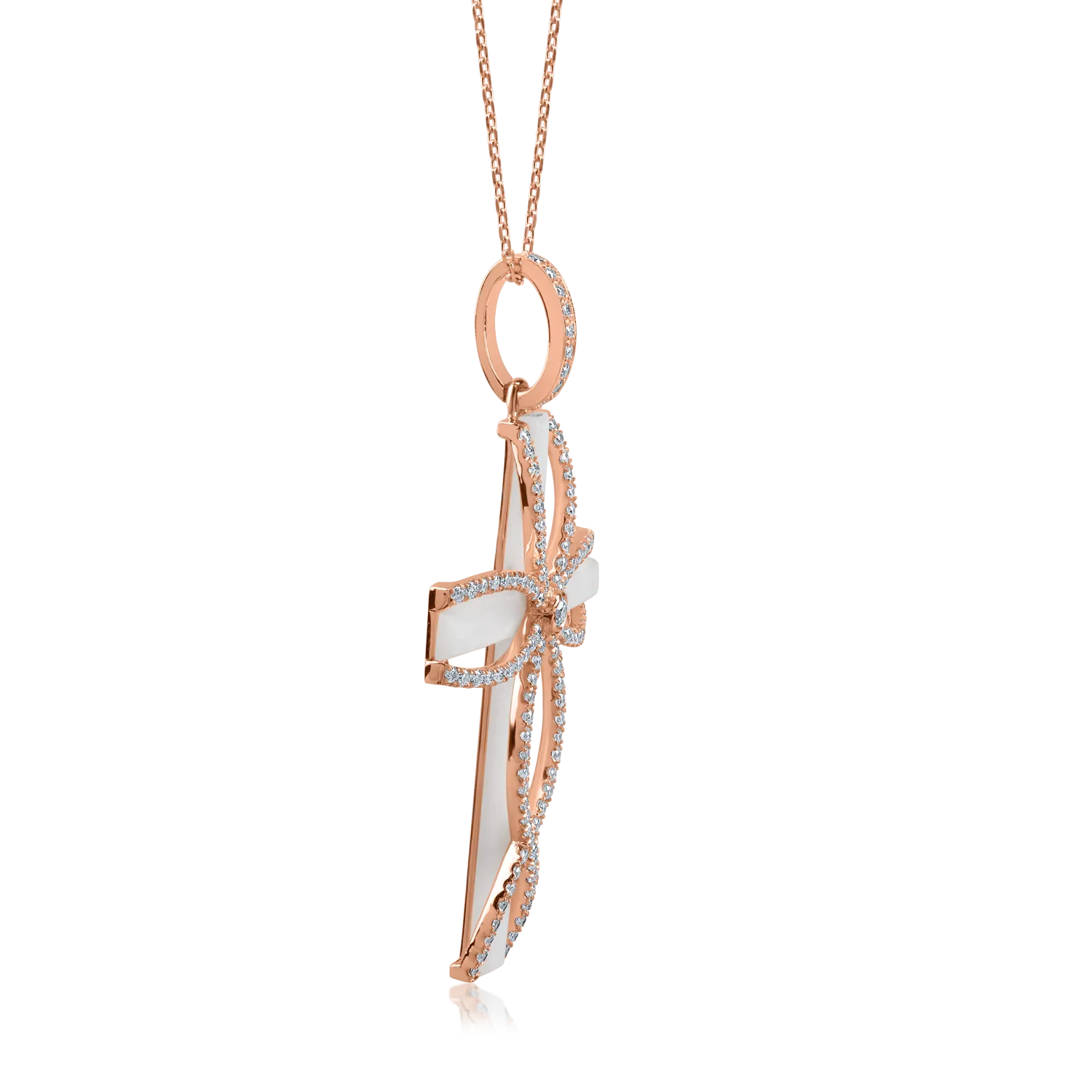Naszyjnik z krzyżykiem w kolorze różowego złota, z masą perłową o masie 4.2ct i diamentami o masie 0.58ct