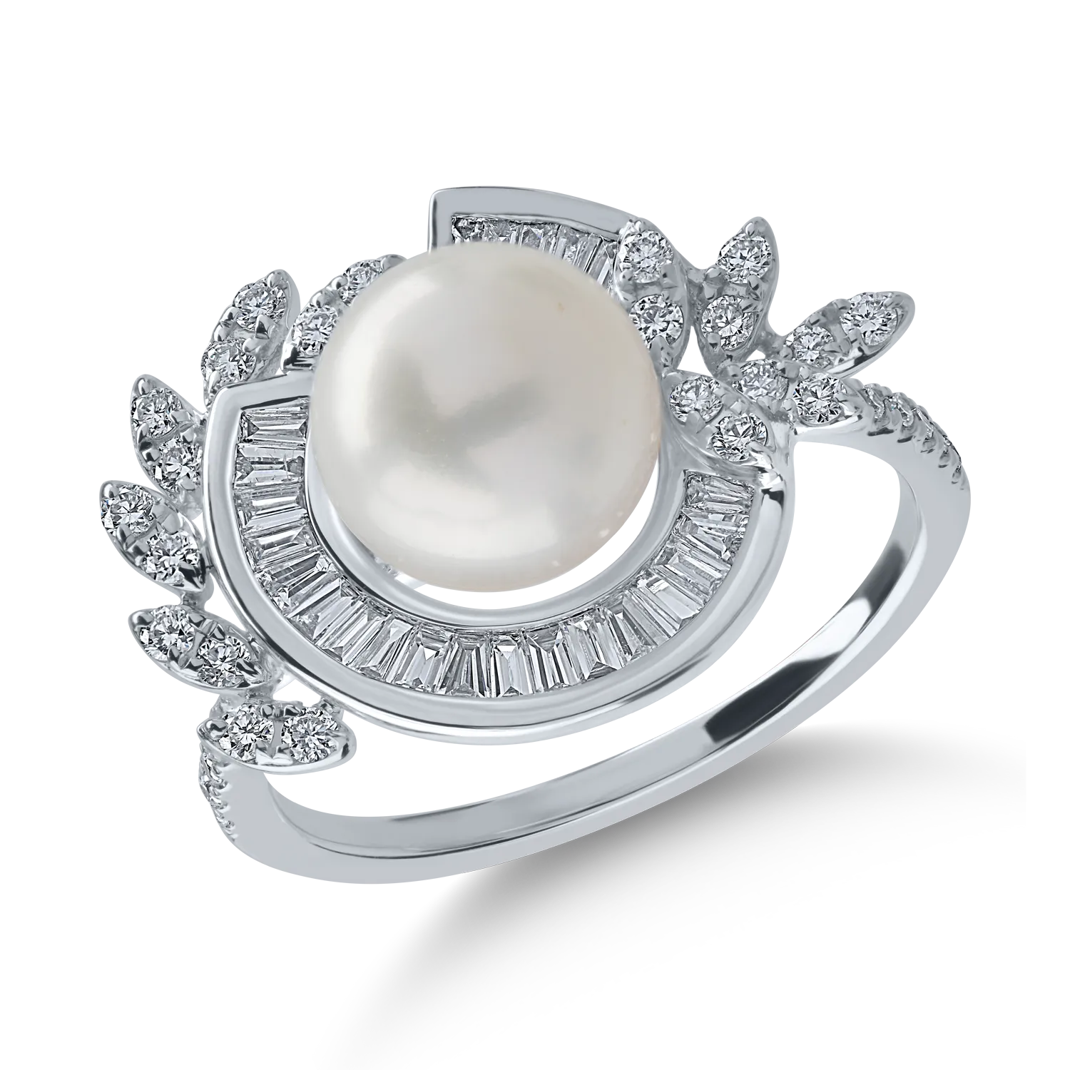 White gold ring with 3.61ct fresh water pearl and 0.66ct diamonds