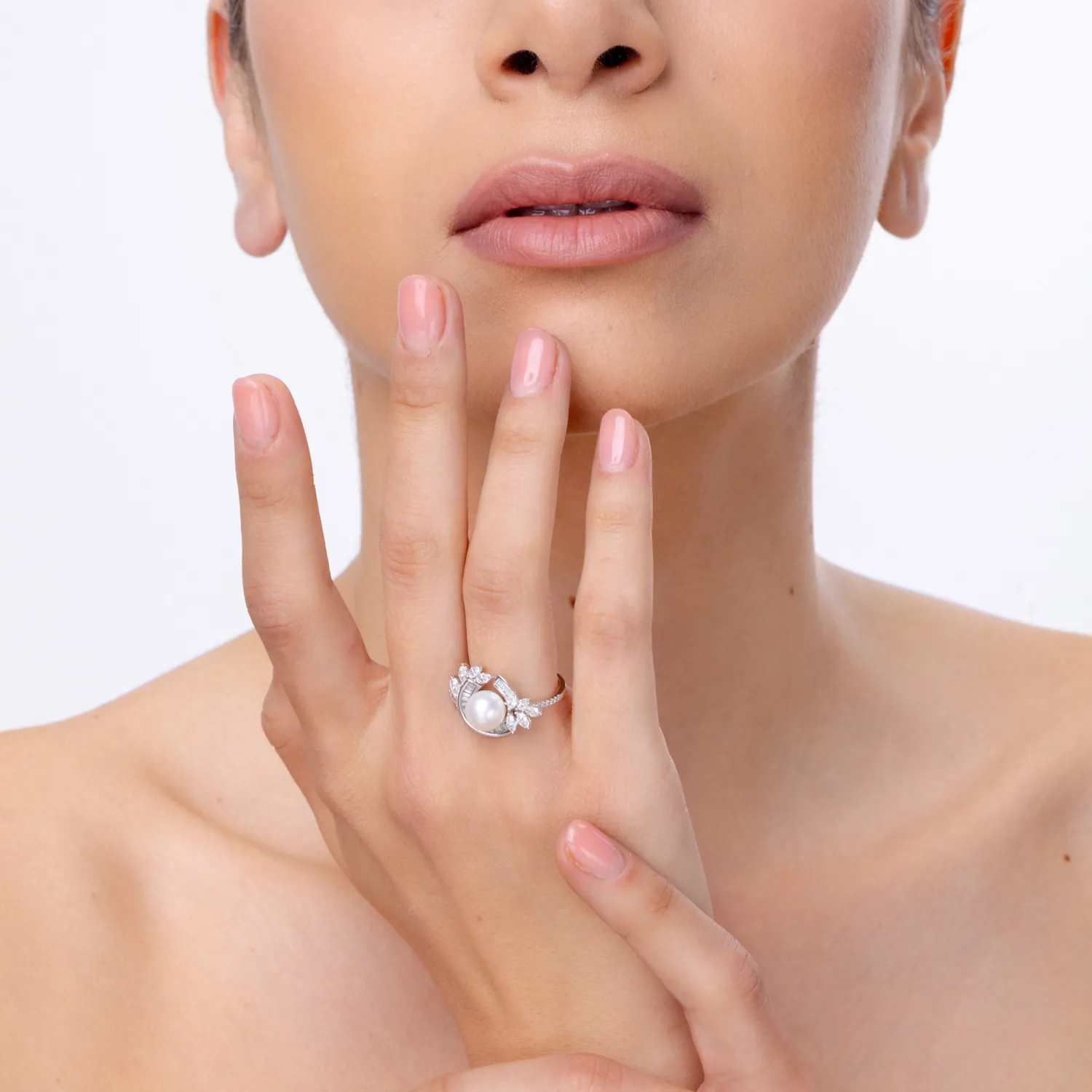 Inel din aur alb cu perla de cultura de 3.73ct si diamante de 0.98ct