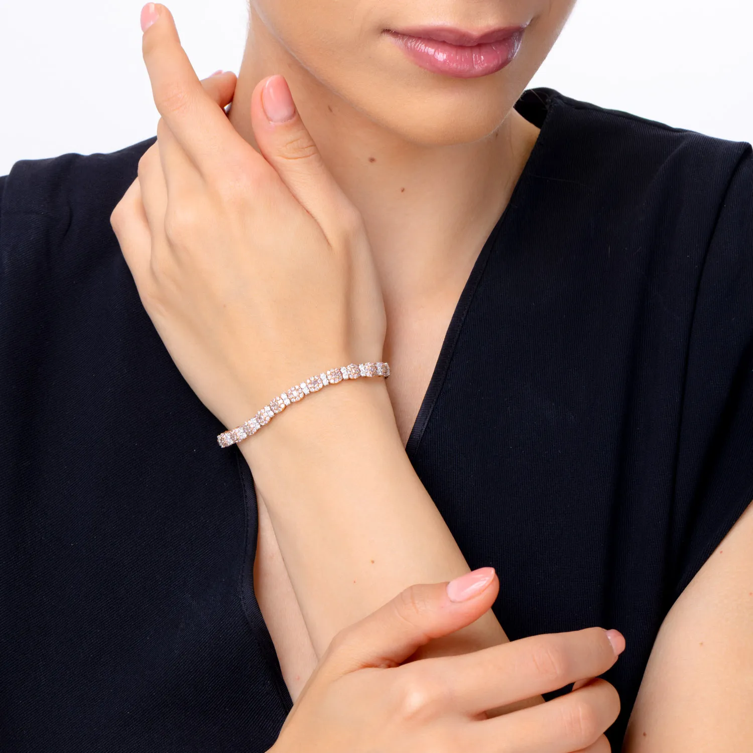 Bransoletka z białego i różowego złota z różowymi i przezroczystymi diamentami o masie 5.1ct
