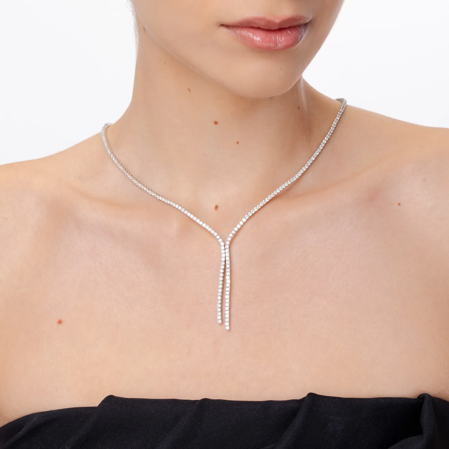 Naszyjnik tenisowy z białego złota z 9.5ct diamentami