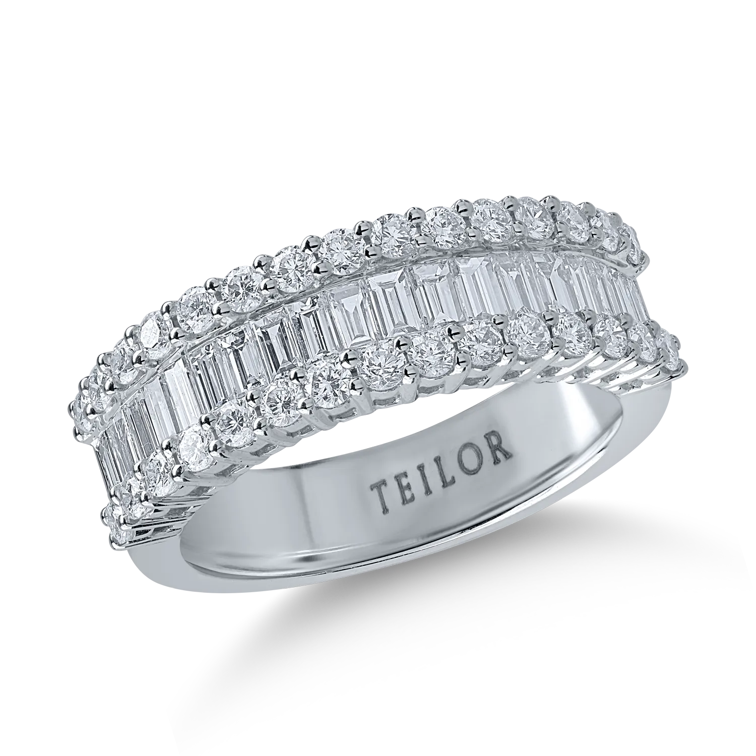 White gold ring with 1.36ct diamonds