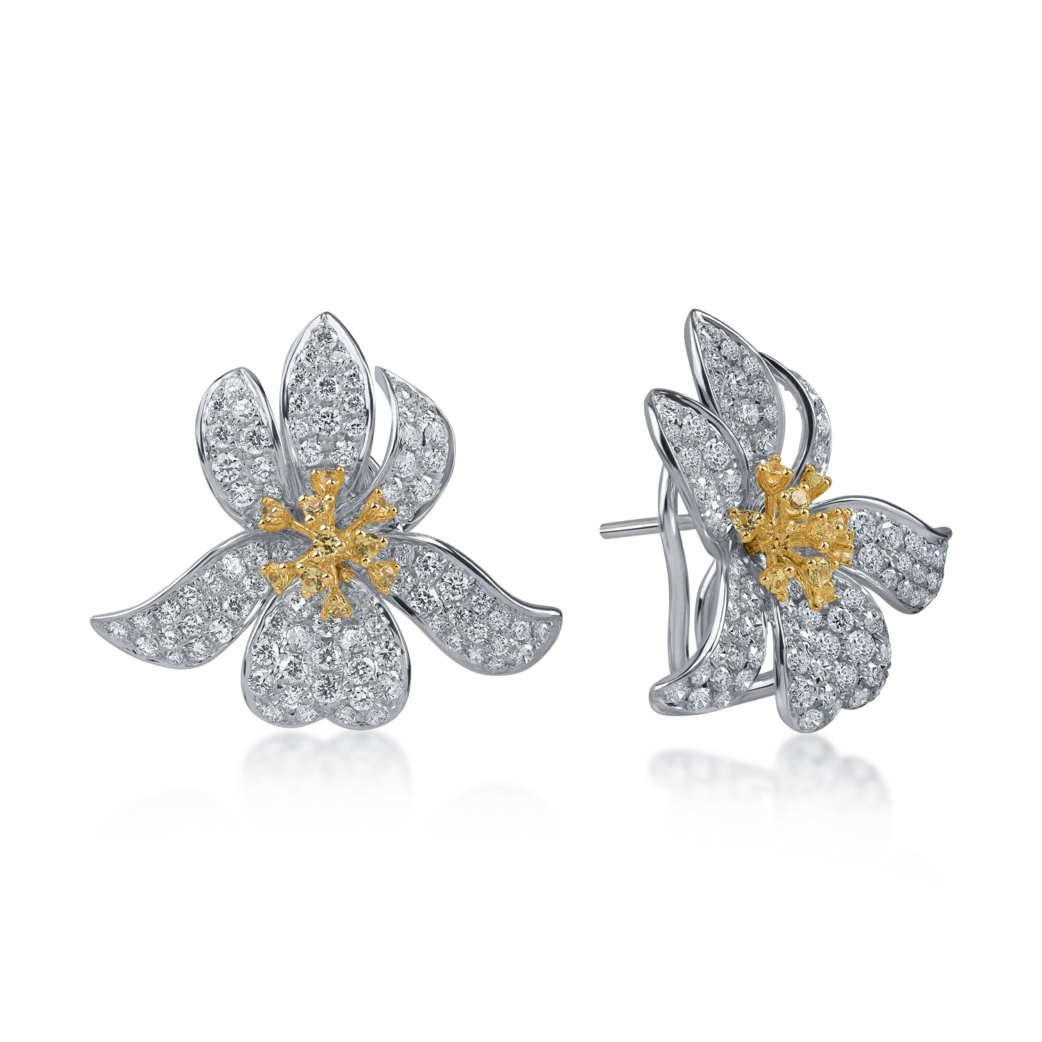 Kolczyki kwiatowe z biało-żółtego złota z żółtymi szafirami o masie 0.3ct i diamentami o masie 2.2ct
