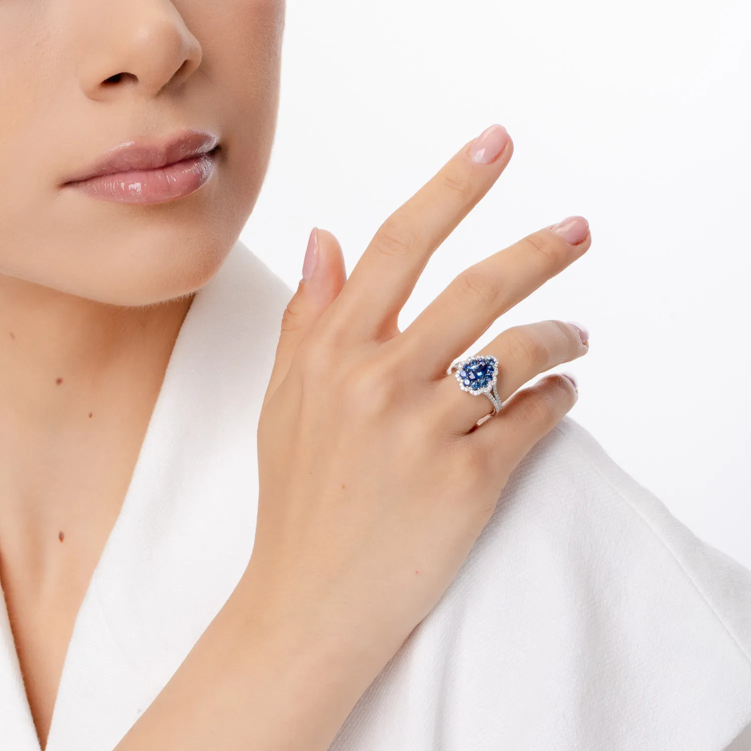 White gold ring with 1.58ct sapphires and 0.4ct diamonds