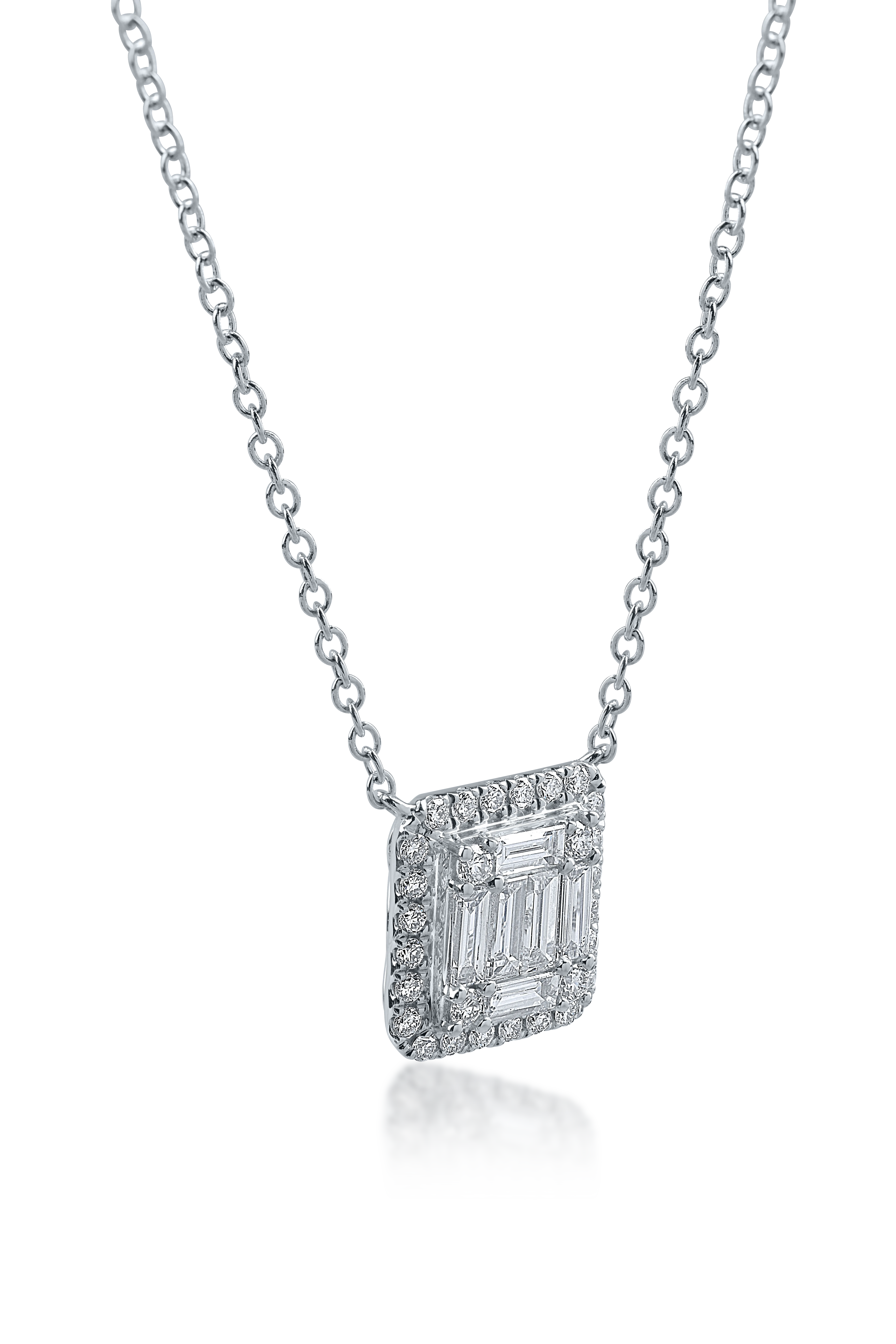 Fehérarany lánc medállal 0.69ct gyémántokkal