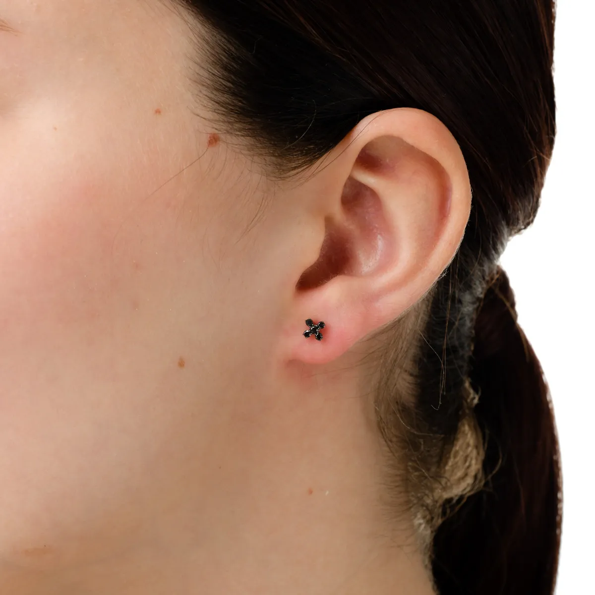 Обеци от бяло злато с черни диаманти 0.22кt