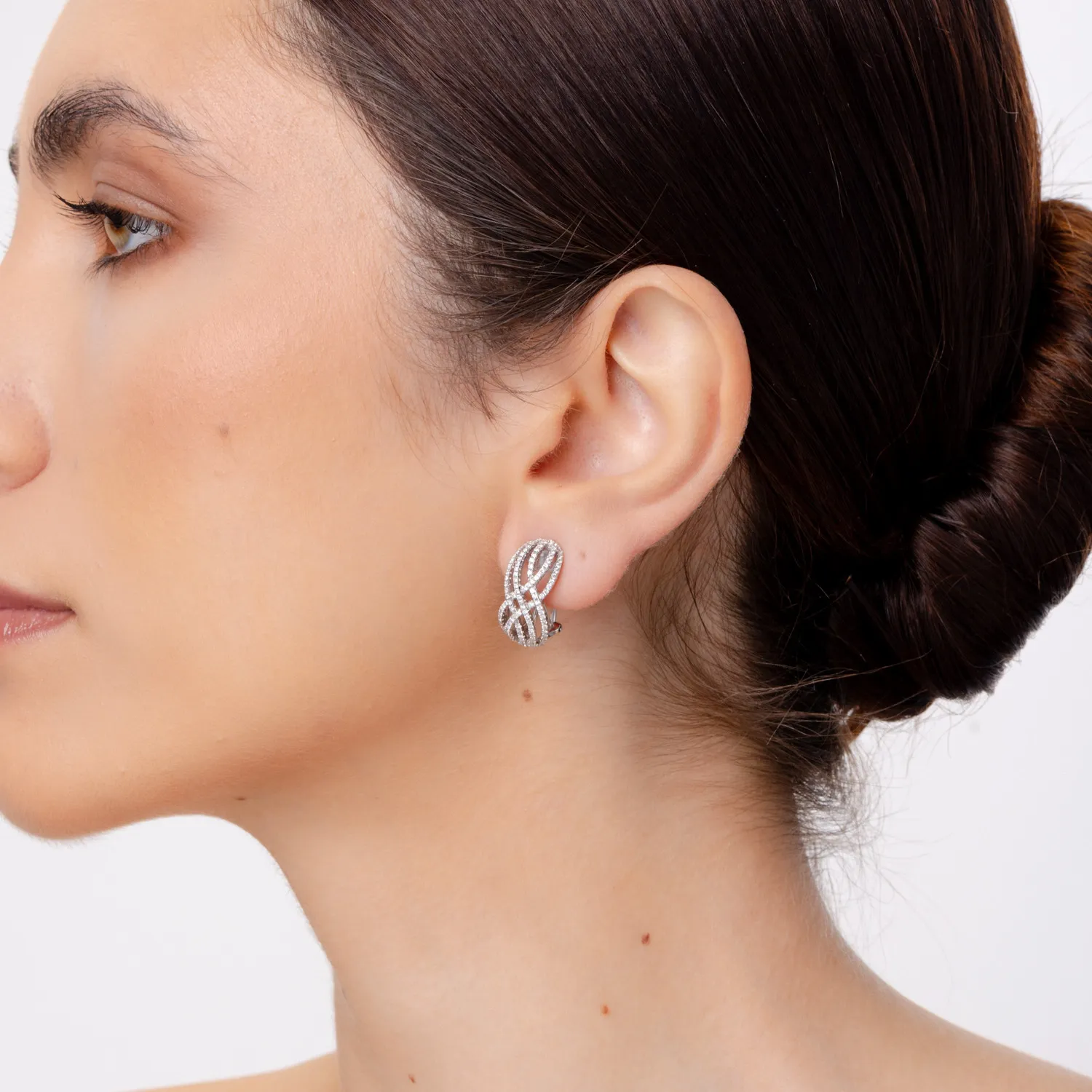 Kolczyki z białego złota z diamentami o masie 1.05ct