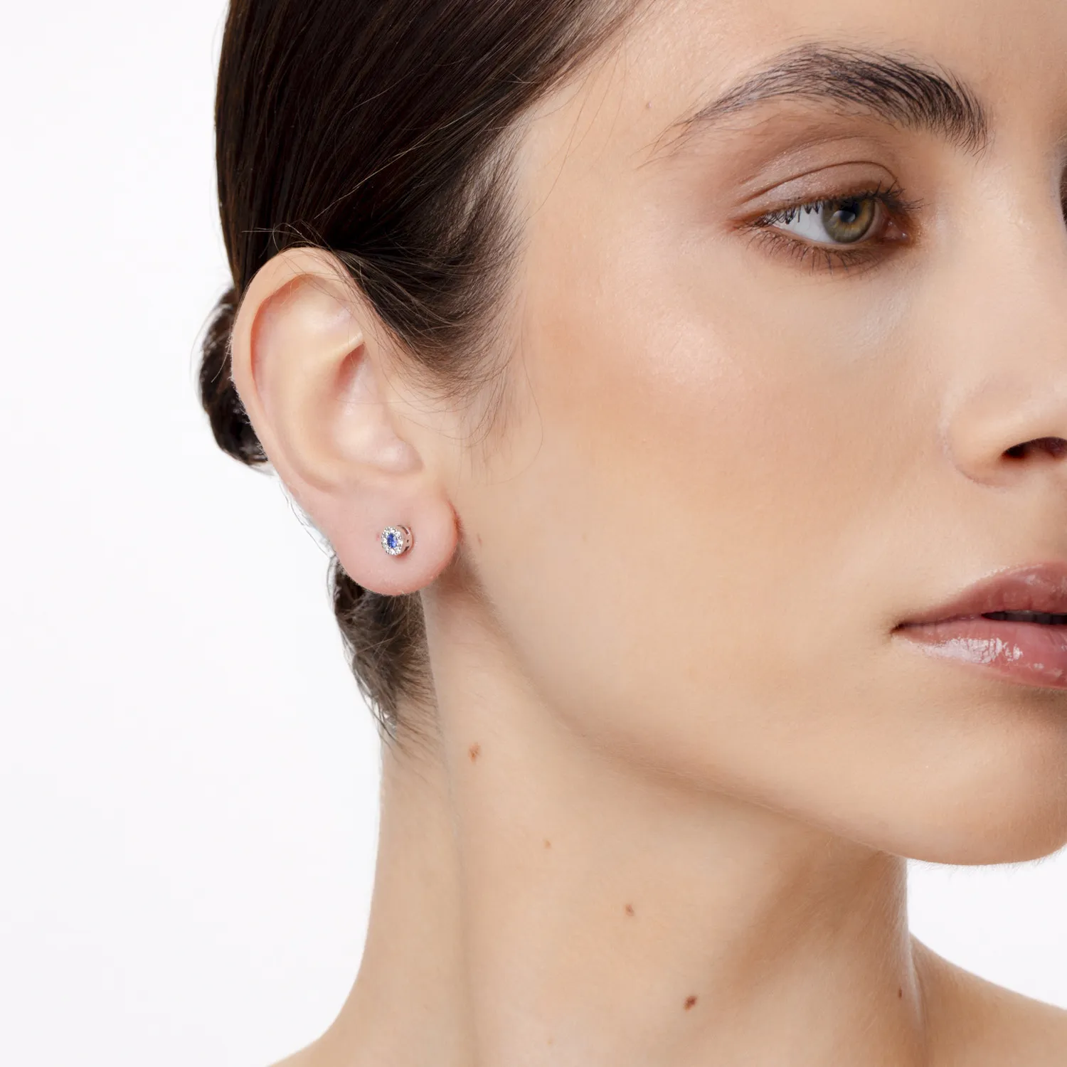 Fehérarany fülbevaló 0.17ct zafírral és 0.08ct gyémánttal