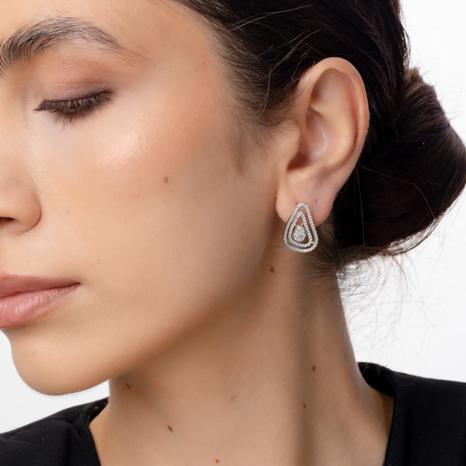 Cercei din aur alb cu diamante de 1.271ct