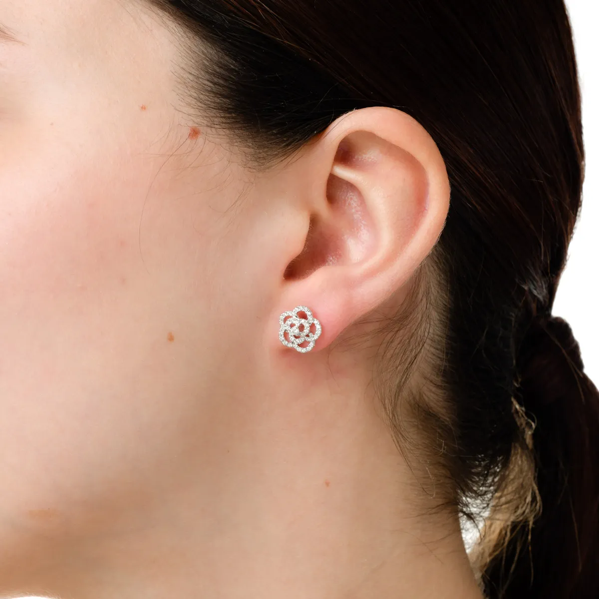 White gold flower earrings with 0.34ct diamonds