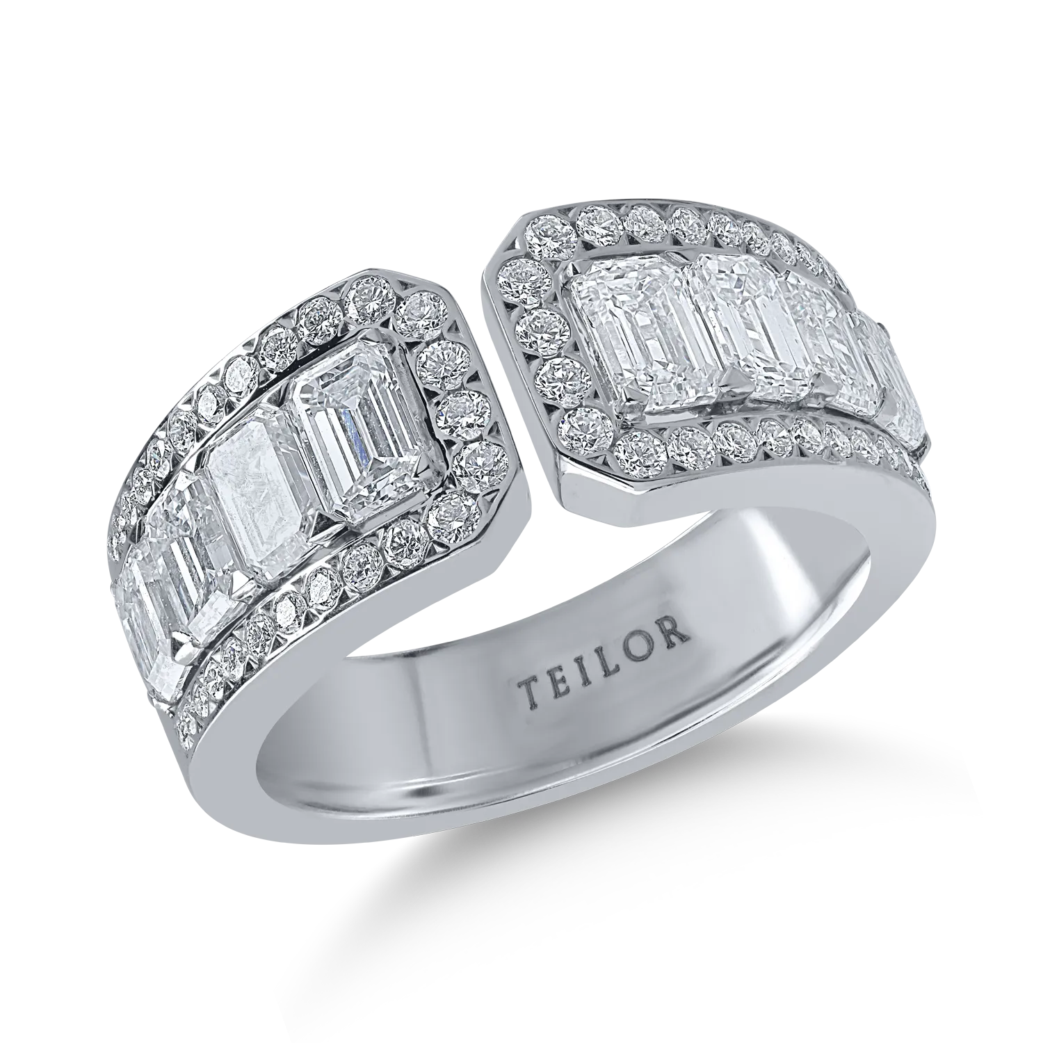 White gold ring with 2.41ct diamonds