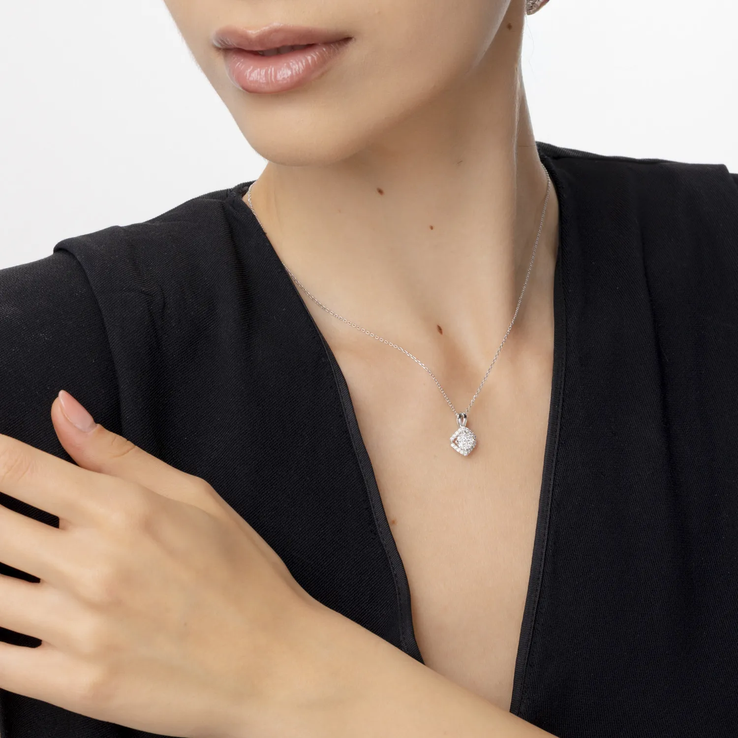 Fehérarany medál 0.37ct gyémántokkal