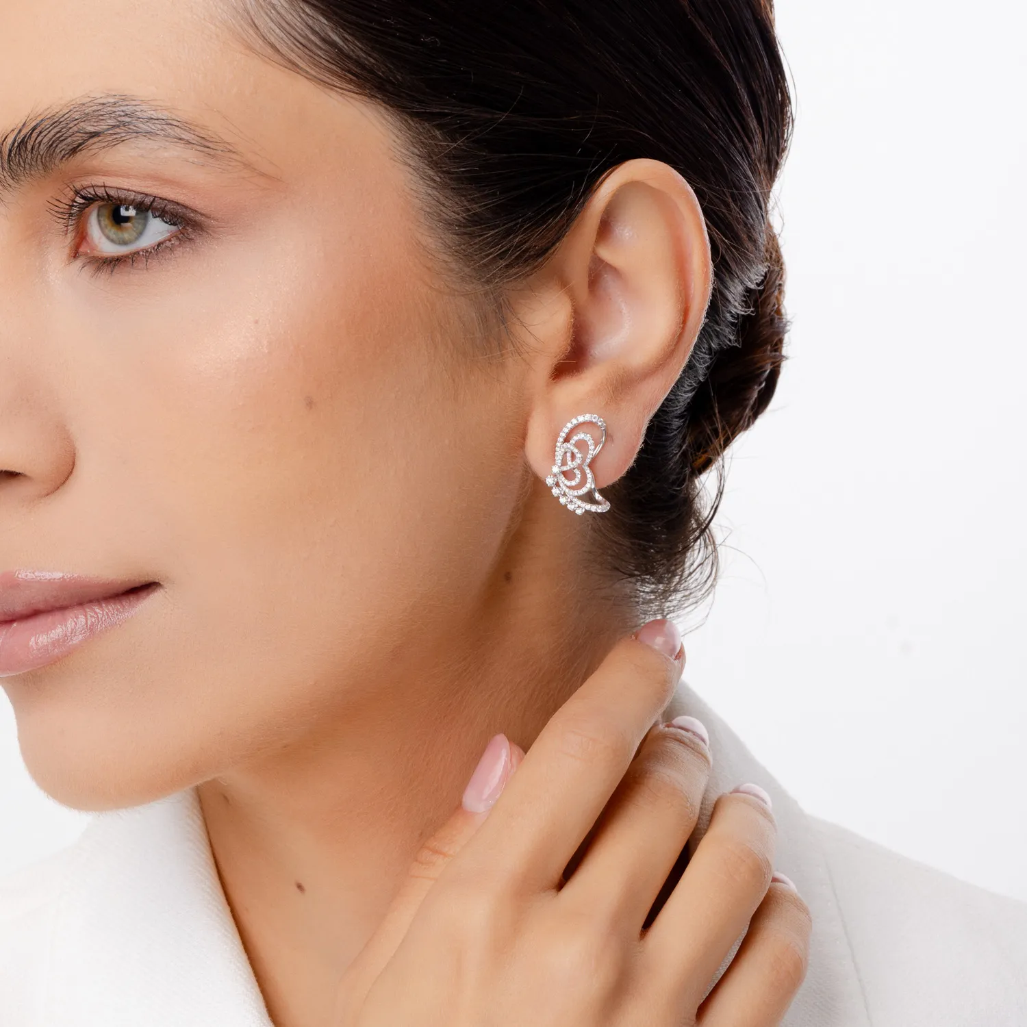 Kolczyki motyle z białego złota z diamentami o masie 0.7ct