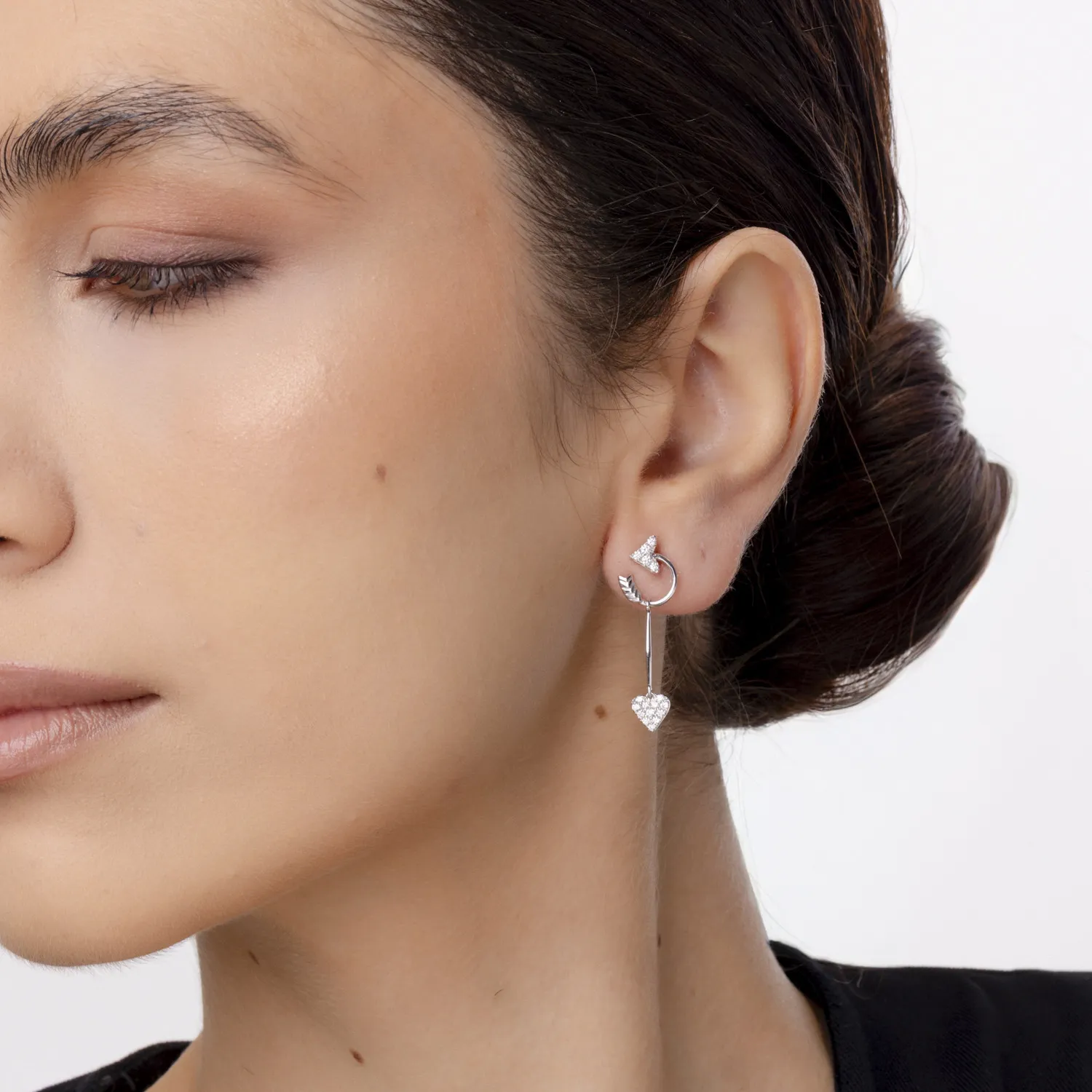 Kolczyki w kształcie serca z białego złota z diamentami o masie 0.35ct