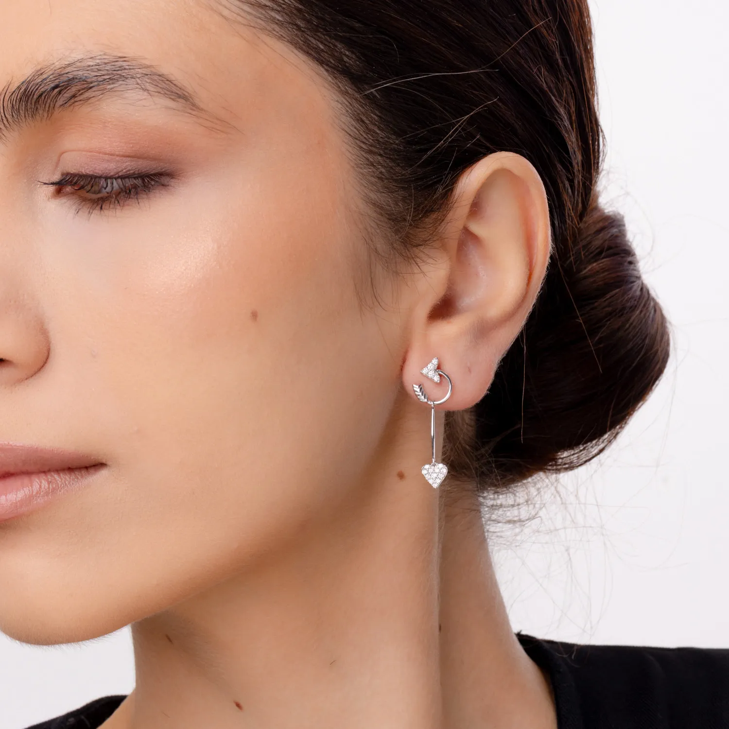 Kolczyki w kształcie serca z białego złota z diamentami o masie 0.35ct
