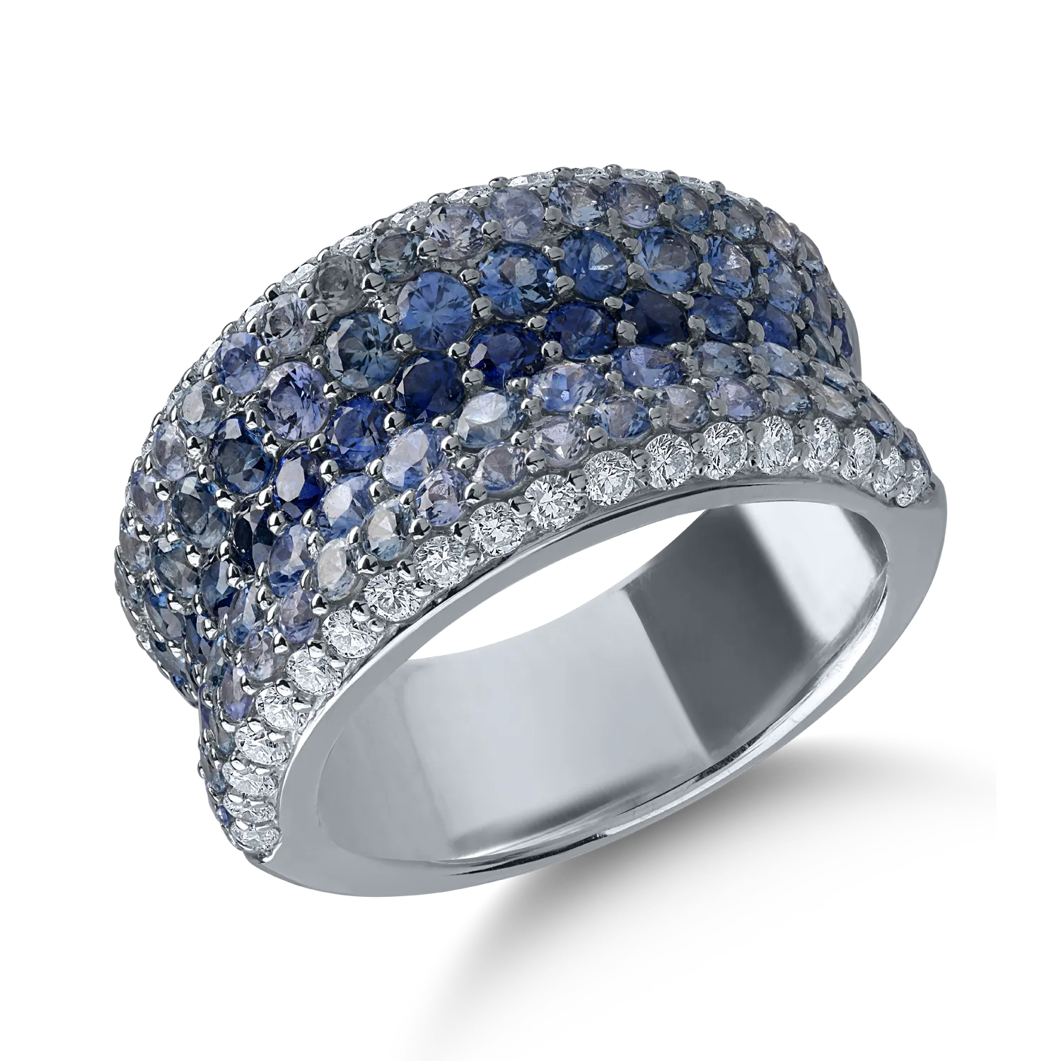 White gold ring with 2.82ct sapphires and 0.53ct diamonds
