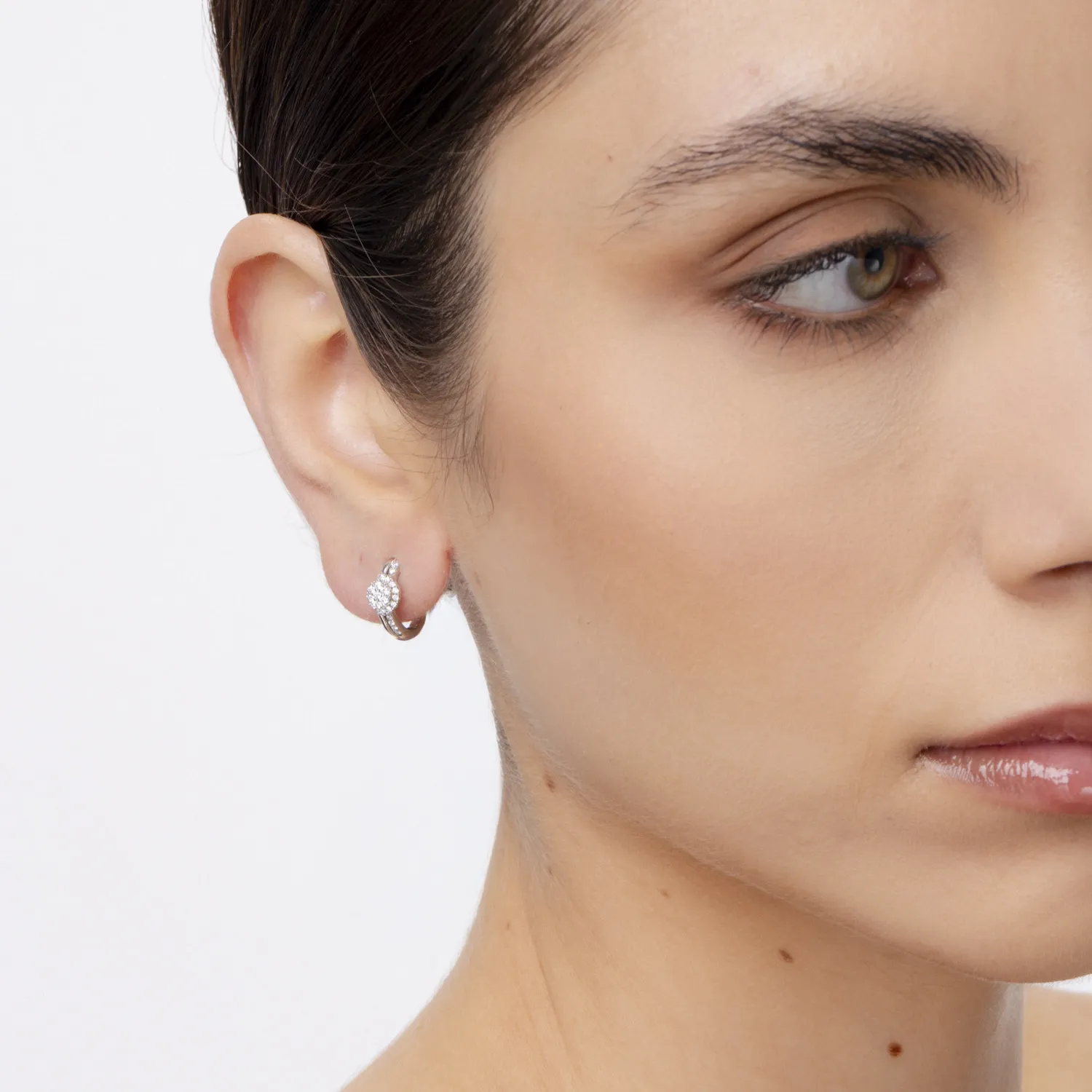 Kolczyki z białego złota z diamentami o masie 0.3ct