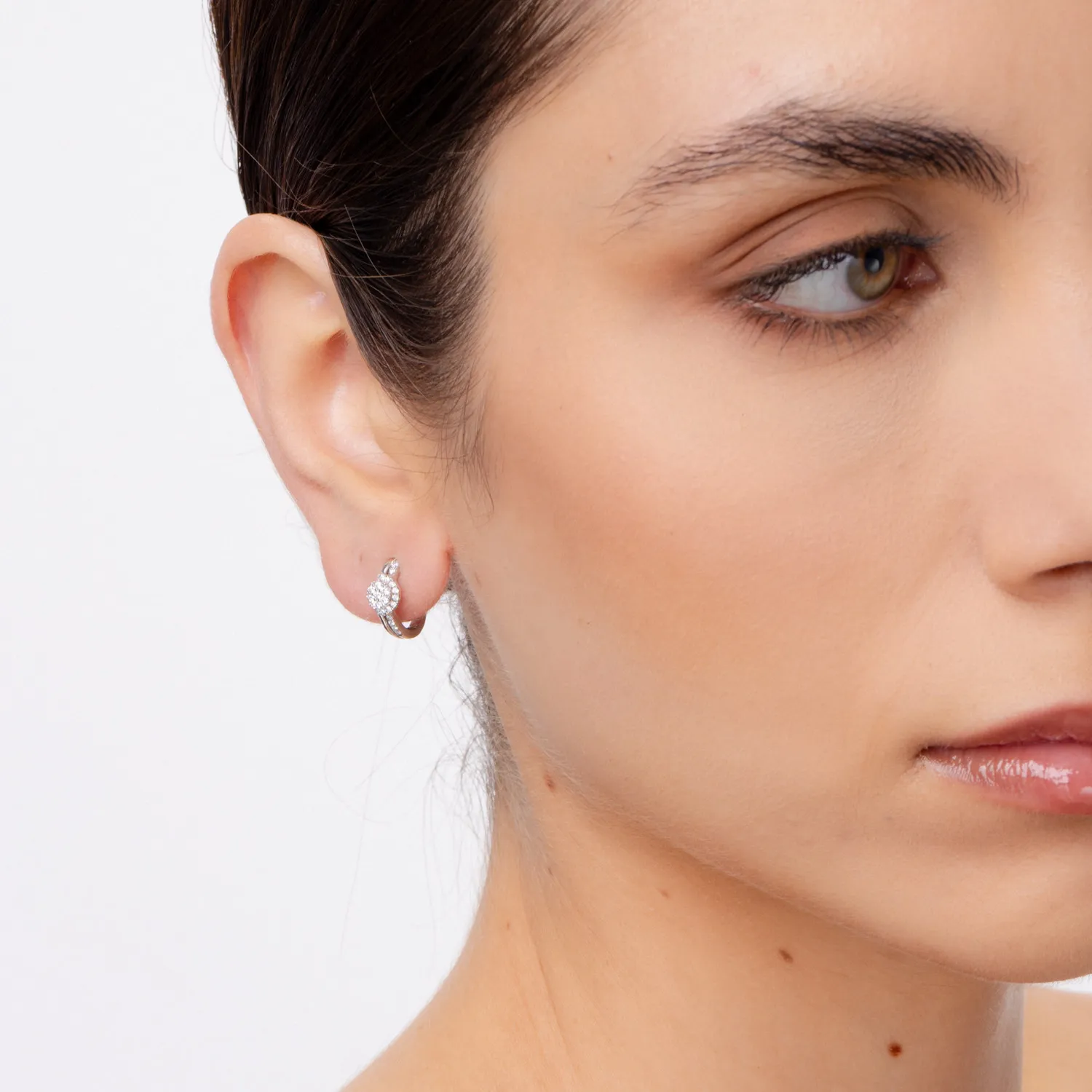 Kolczyki z białego złota z diamentami o masie 0.3ct