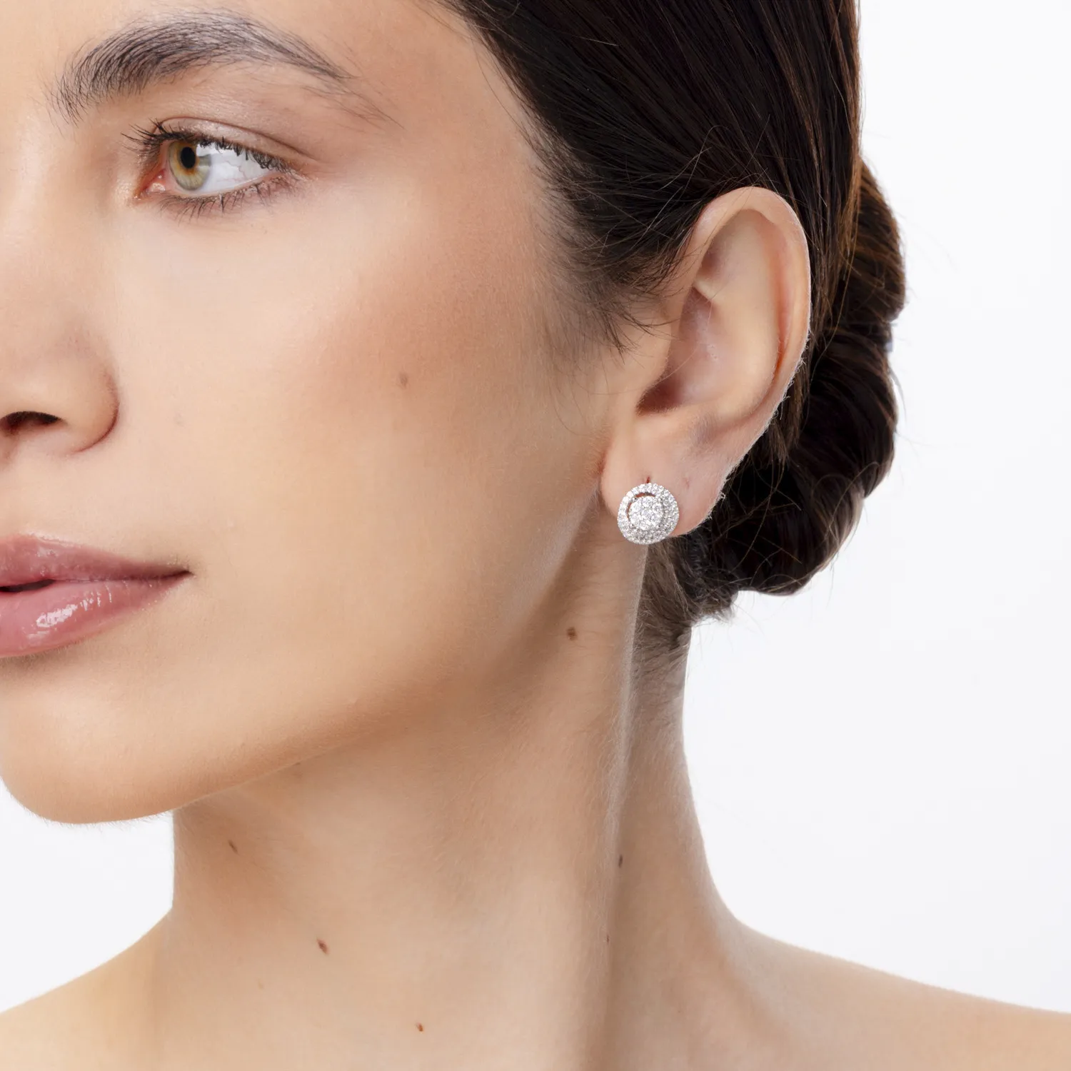 Kolczyki z białego złota z diamentami o masie 1.08ct
