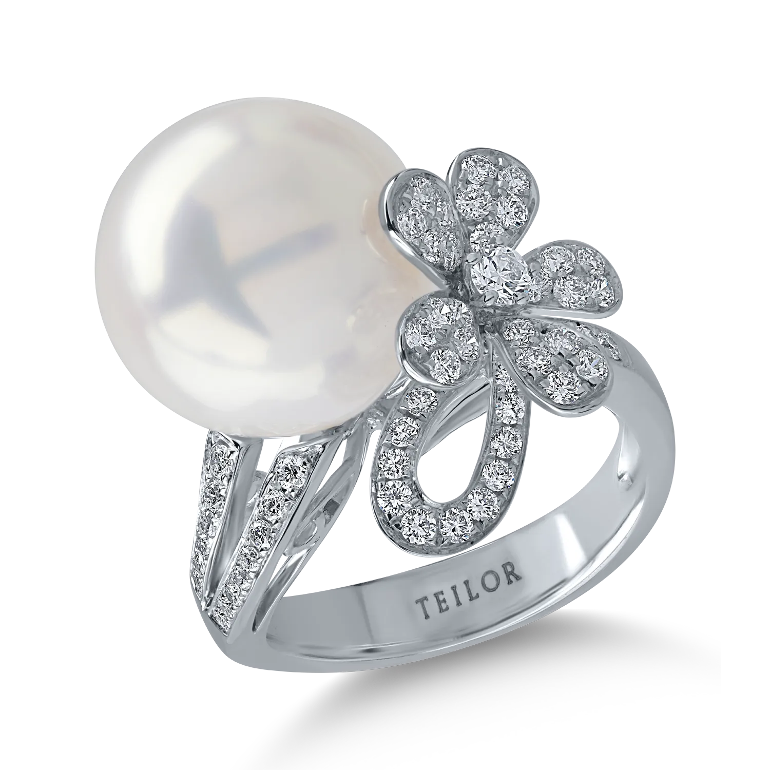 White gold ring with freshwater cultured pearl and 0.69ct diamonds