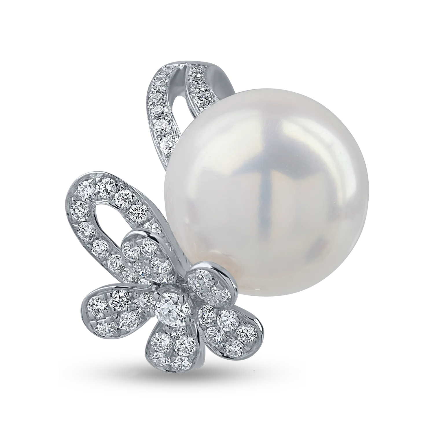 White gold ring with freshwater cultured pearl and 0.69ct diamonds