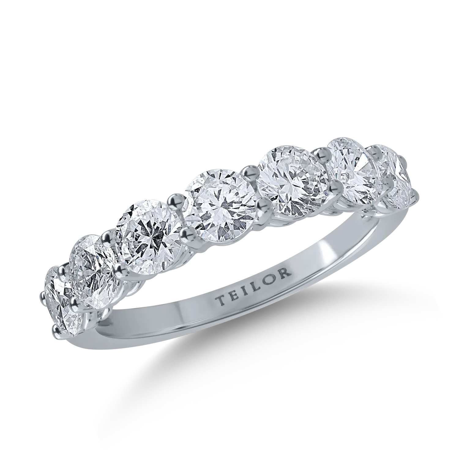 White gold ring with 1.93ct diamonds