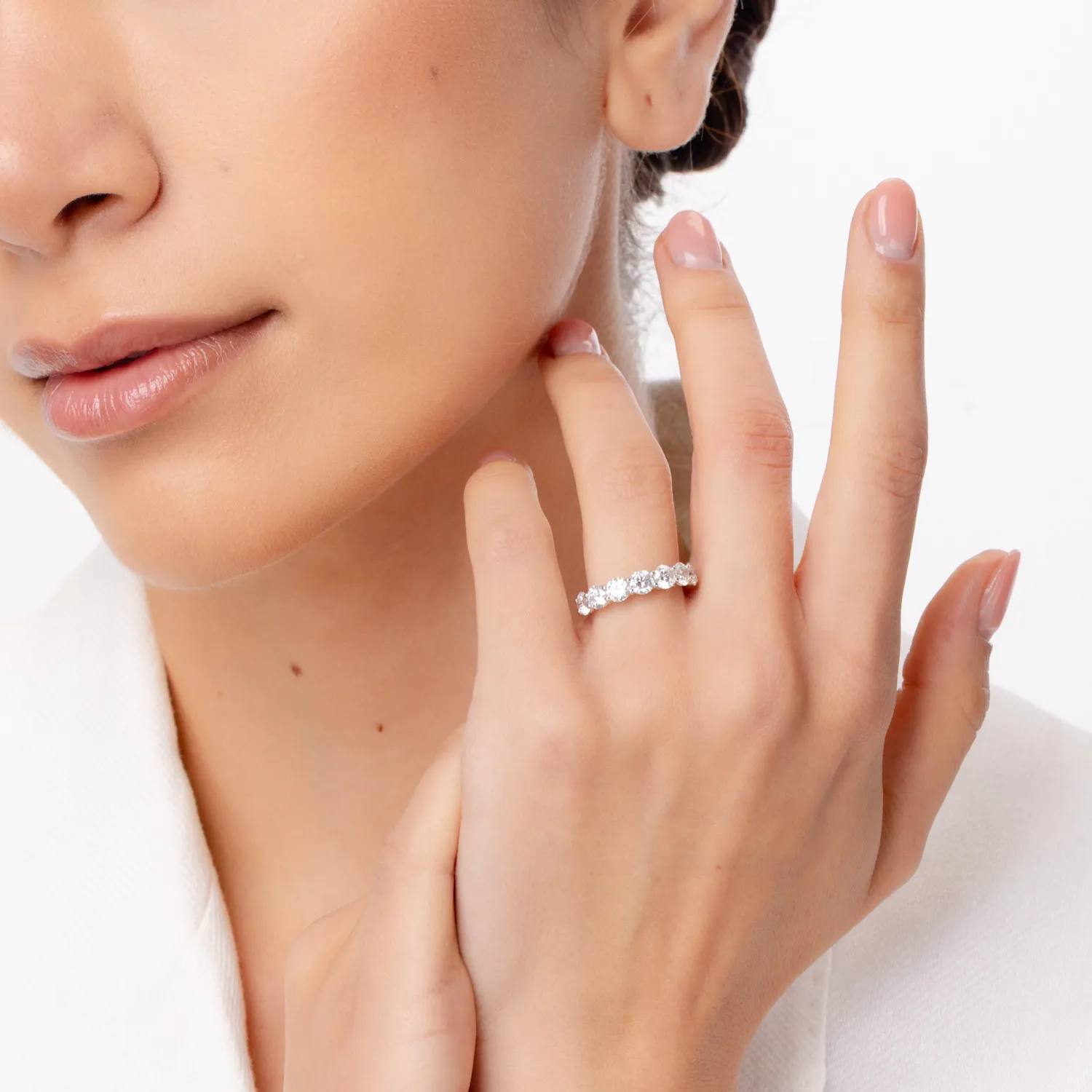 Pierścionek z białego złota z diamentami o masie 1.93ct