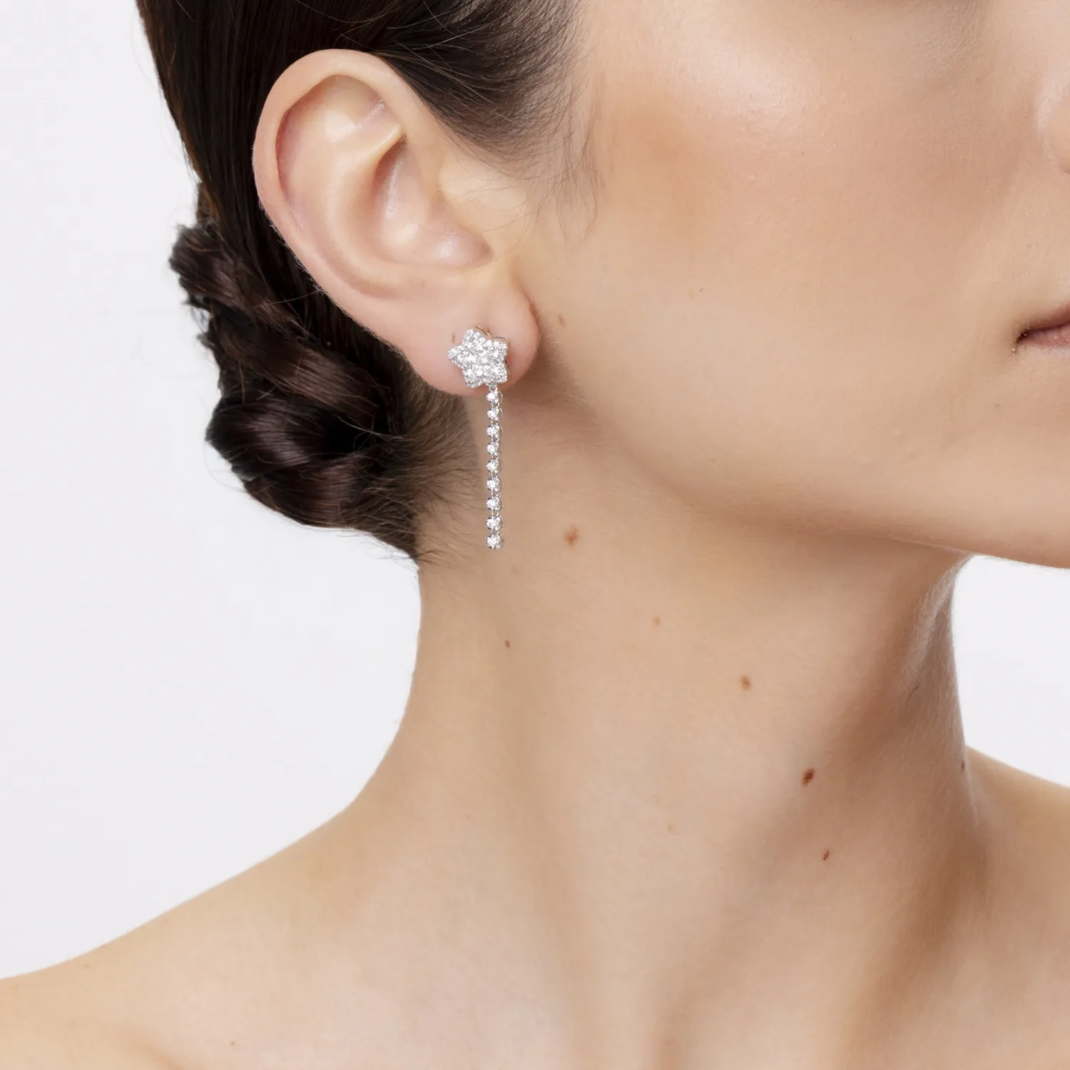 Fehér arany csillagos fülbevaló 1.661ct gyémántokkal